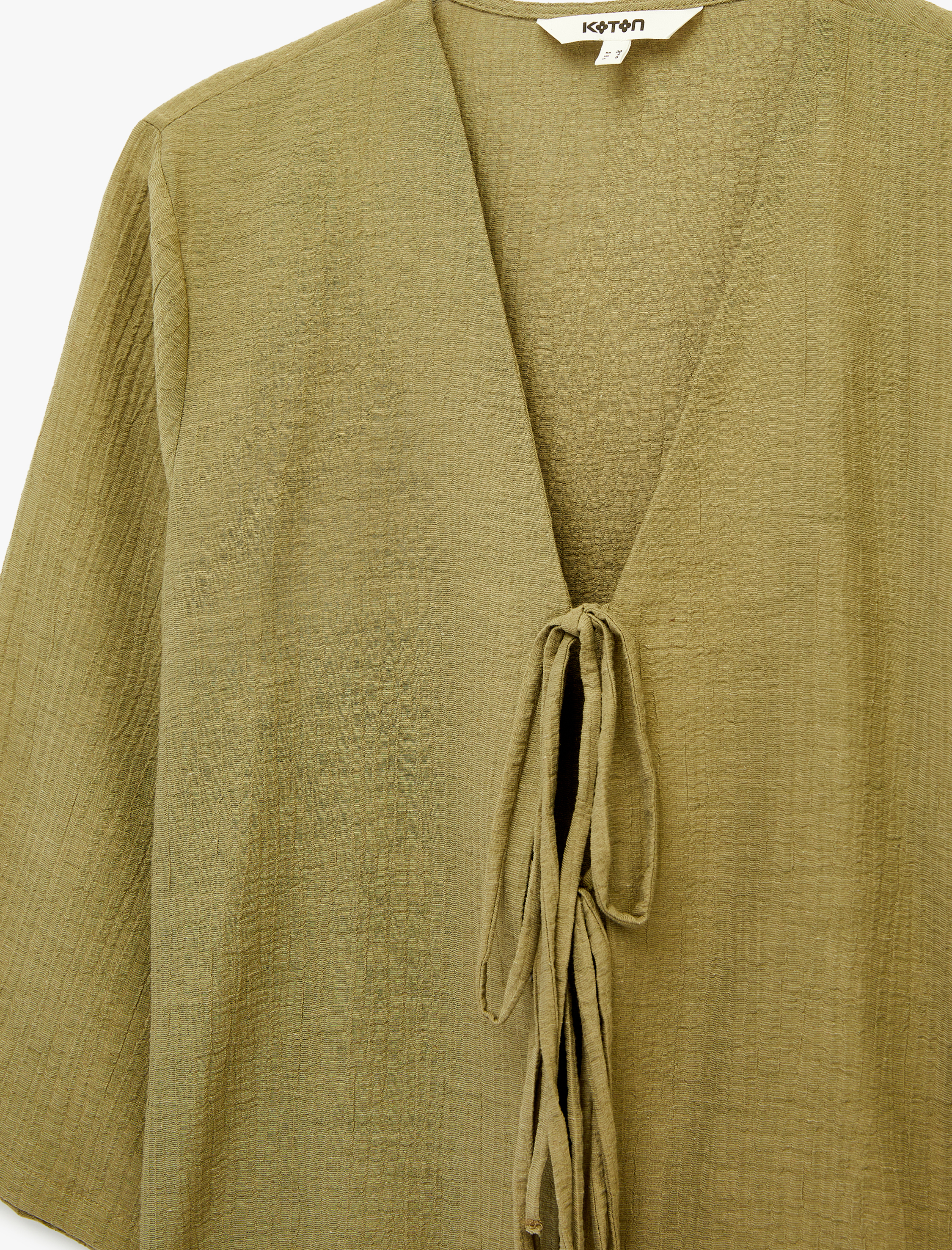   Keten Karışımlı Uzun Geniş Kollu Önden Bağlamalı Fiyonk Detaylı Kısa Kimono Bluz