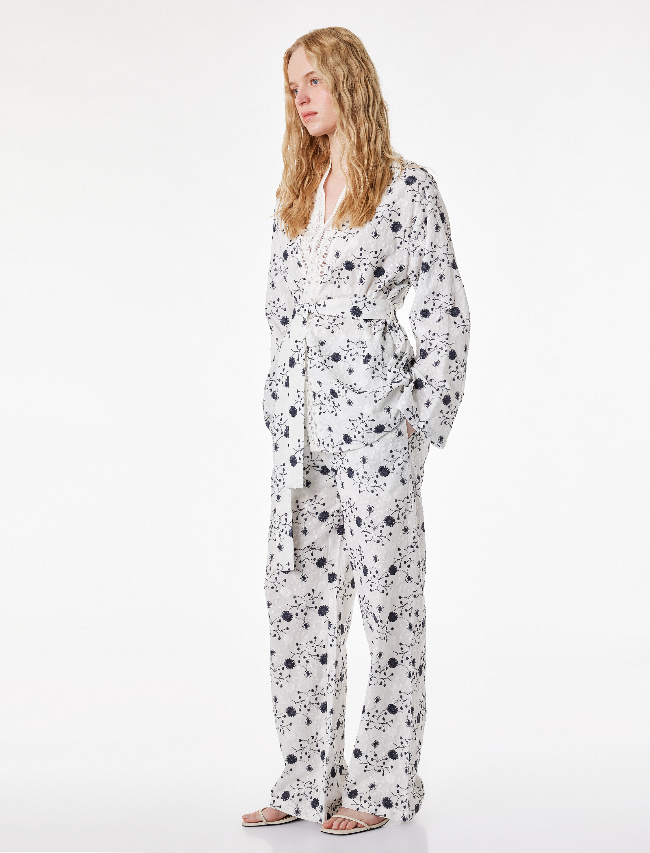   Pamuklu Cepli Yüksek Bel Düz Bol Paça Desenli Brode Pantolon