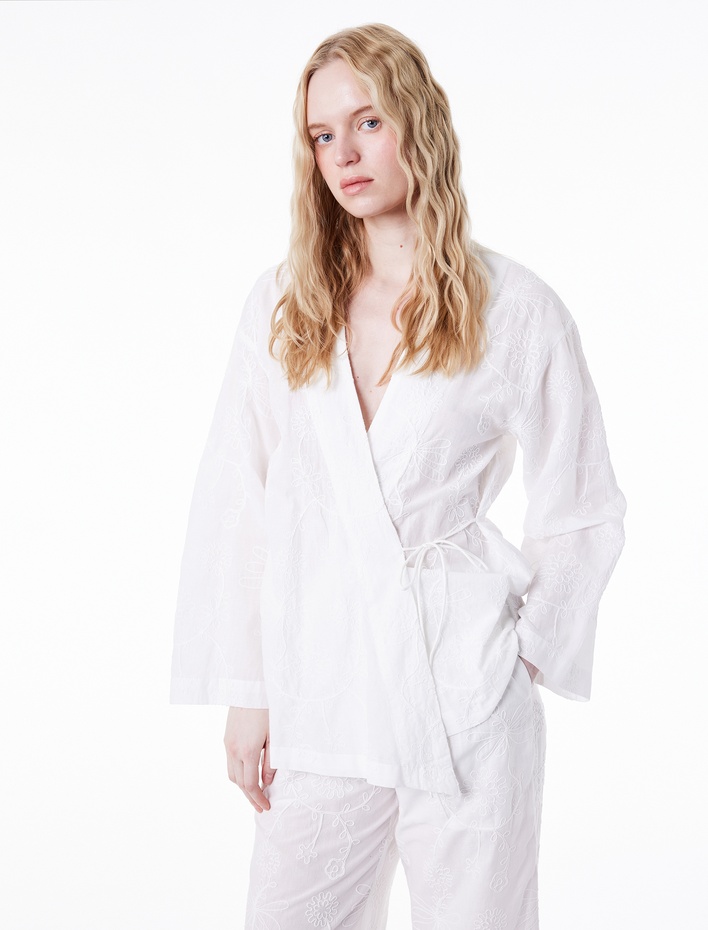  Pamuklu Uzun Kollu Kruvaze Bağlama Detaylı Brodeli Kimono Ceket