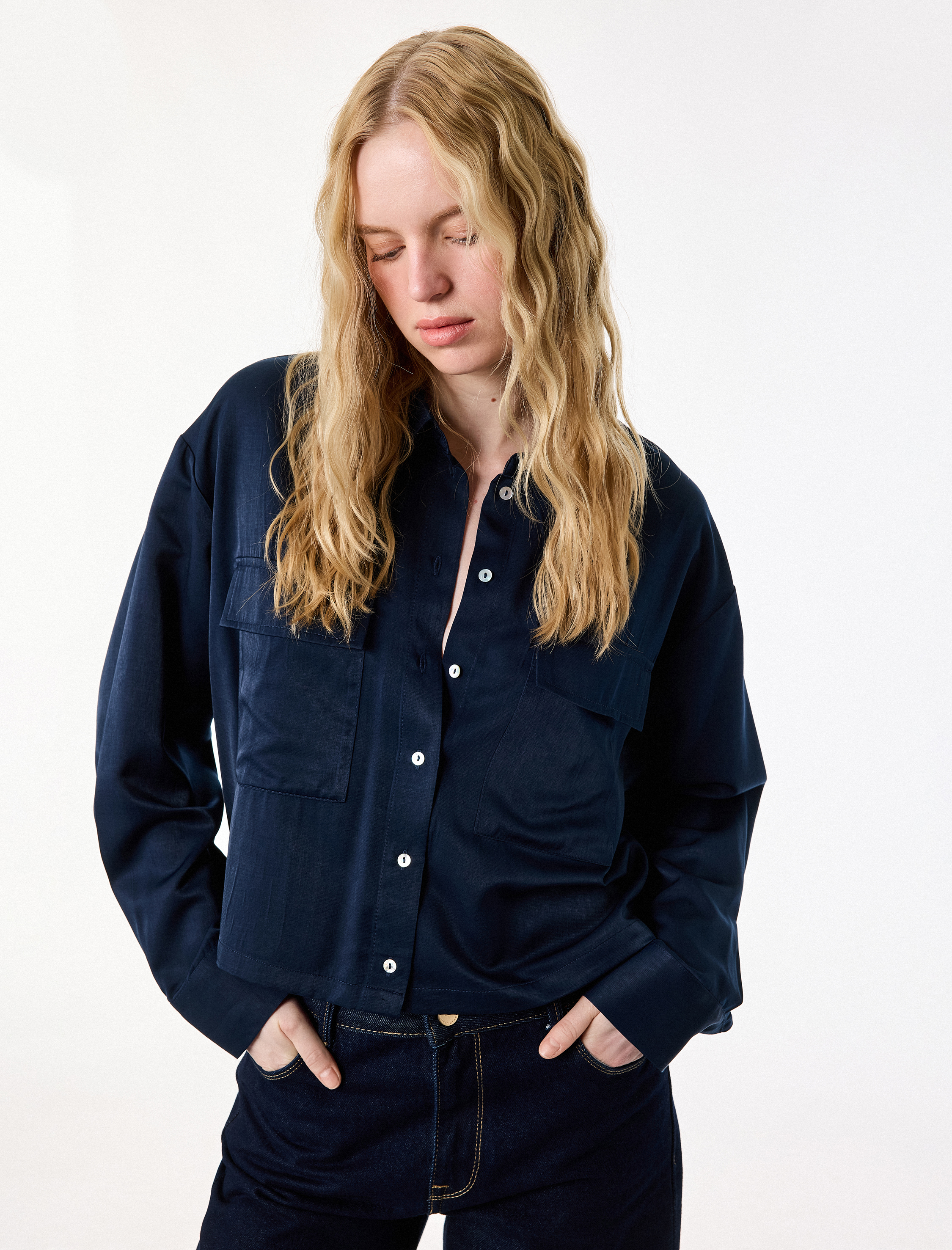   Regular Fit Uzun Kollu Kapaklı Cep Detaylı Saten Crop Gömlek