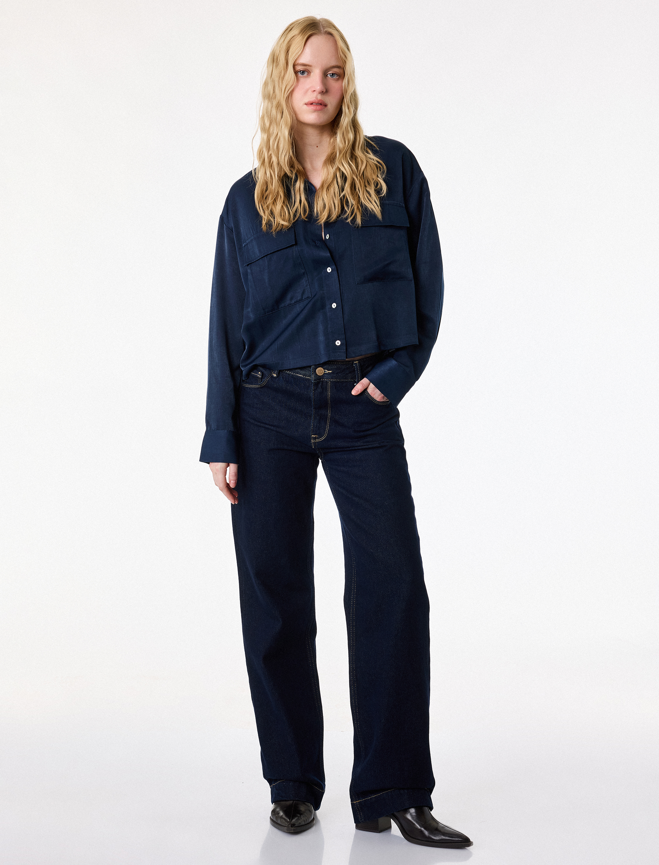   Regular Fit Uzun Kollu Kapaklı Cep Detaylı Saten Crop Gömlek