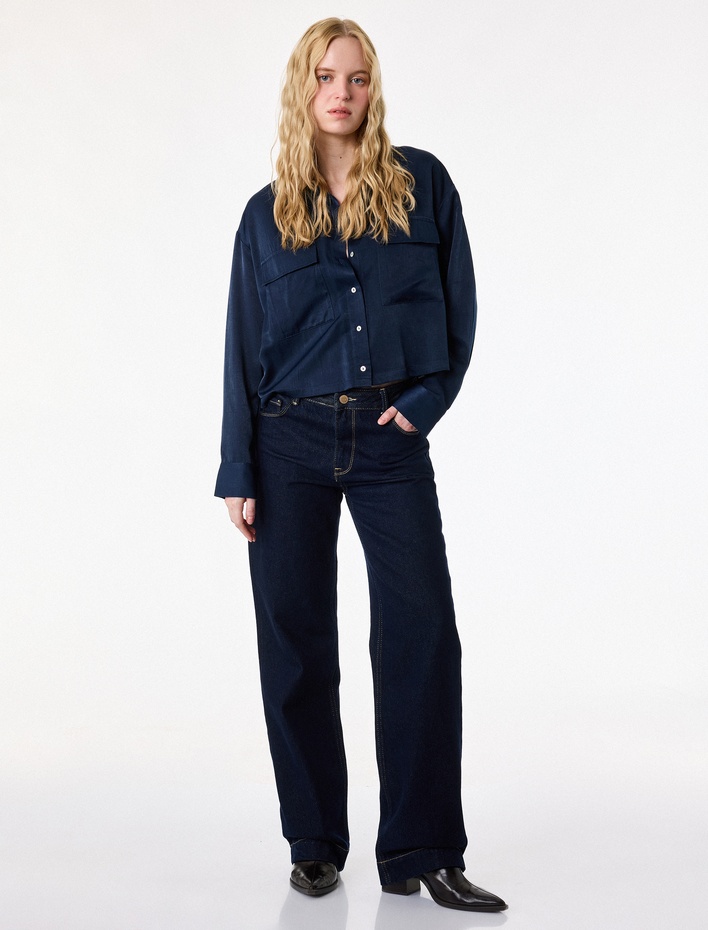  Regular Fit Uzun Kollu Kapaklı Cep Detaylı Saten Crop Gömlek