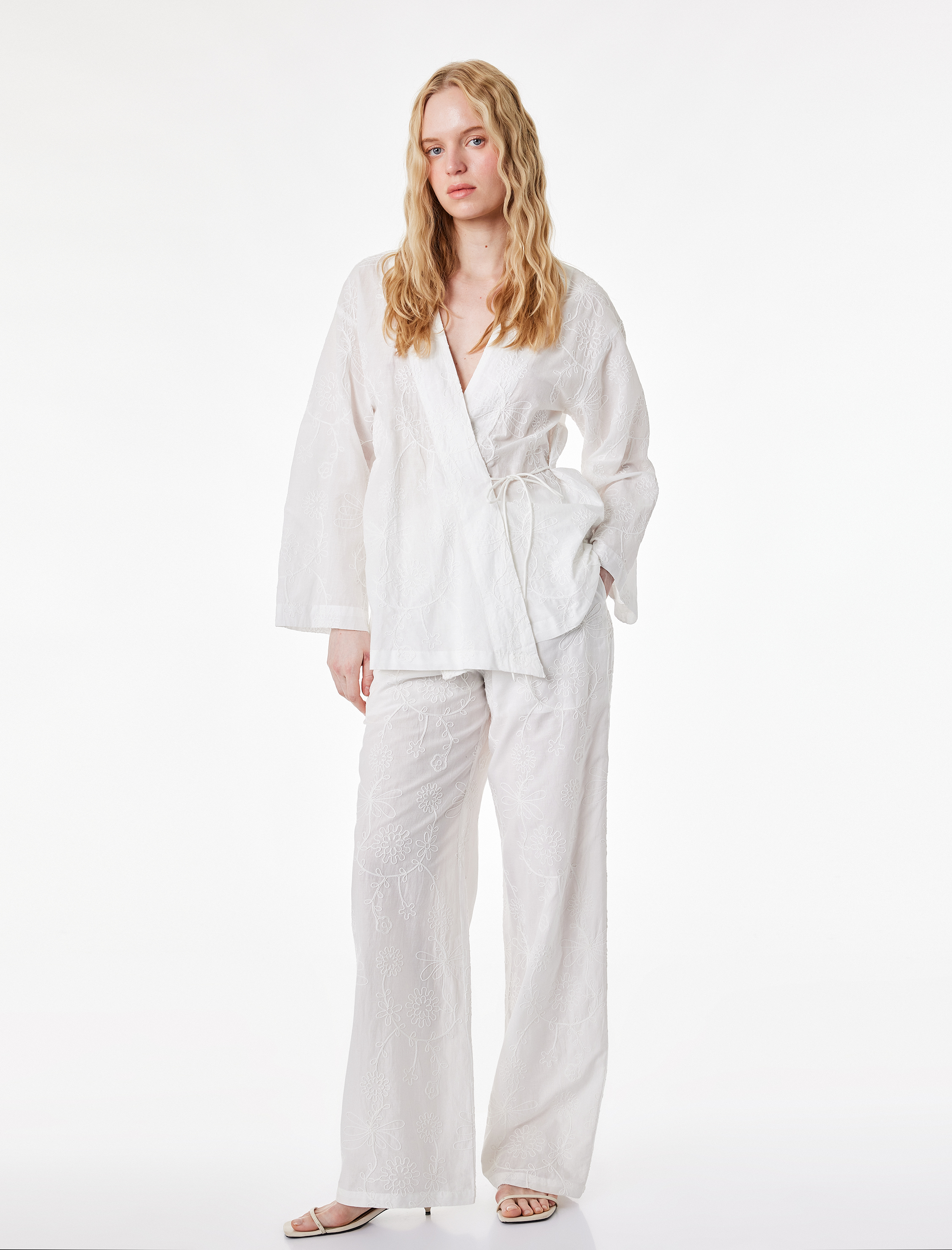   Pamuklu Cepli Yüksek Bel Düz Geniş Paça Brodeli Pantolon