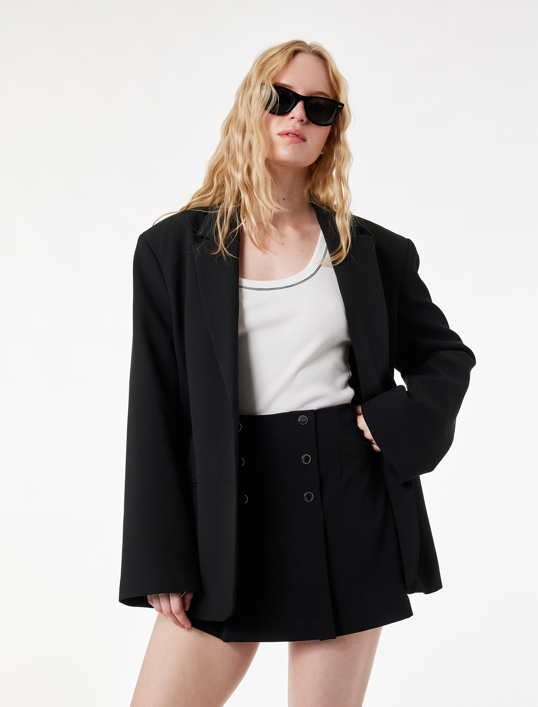   Krep Scuba Kumaş Aksesuar Düğme Detaylı Mini Şort Etek