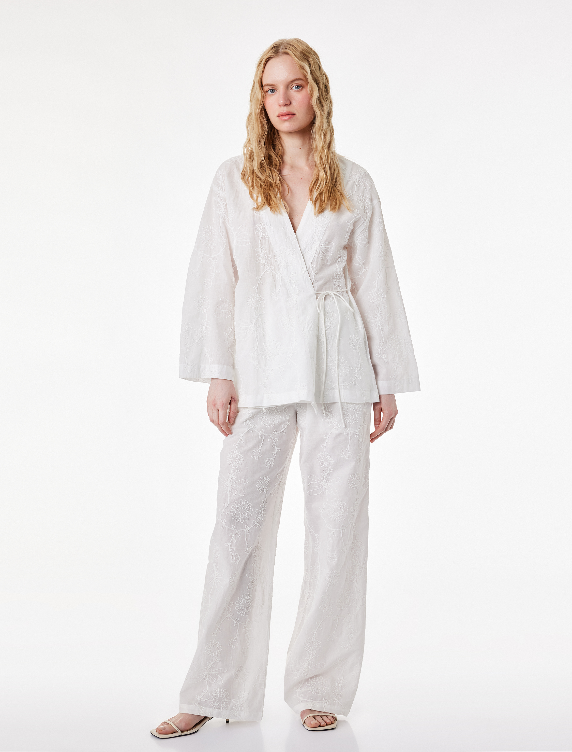   Pamuklu Cepli Yüksek Bel Düz Geniş Paça Brodeli Pantolon