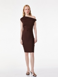 Kolsuz Slim Fit Kayık Asimetrik Yaka Omzu Açık Mini Elbise