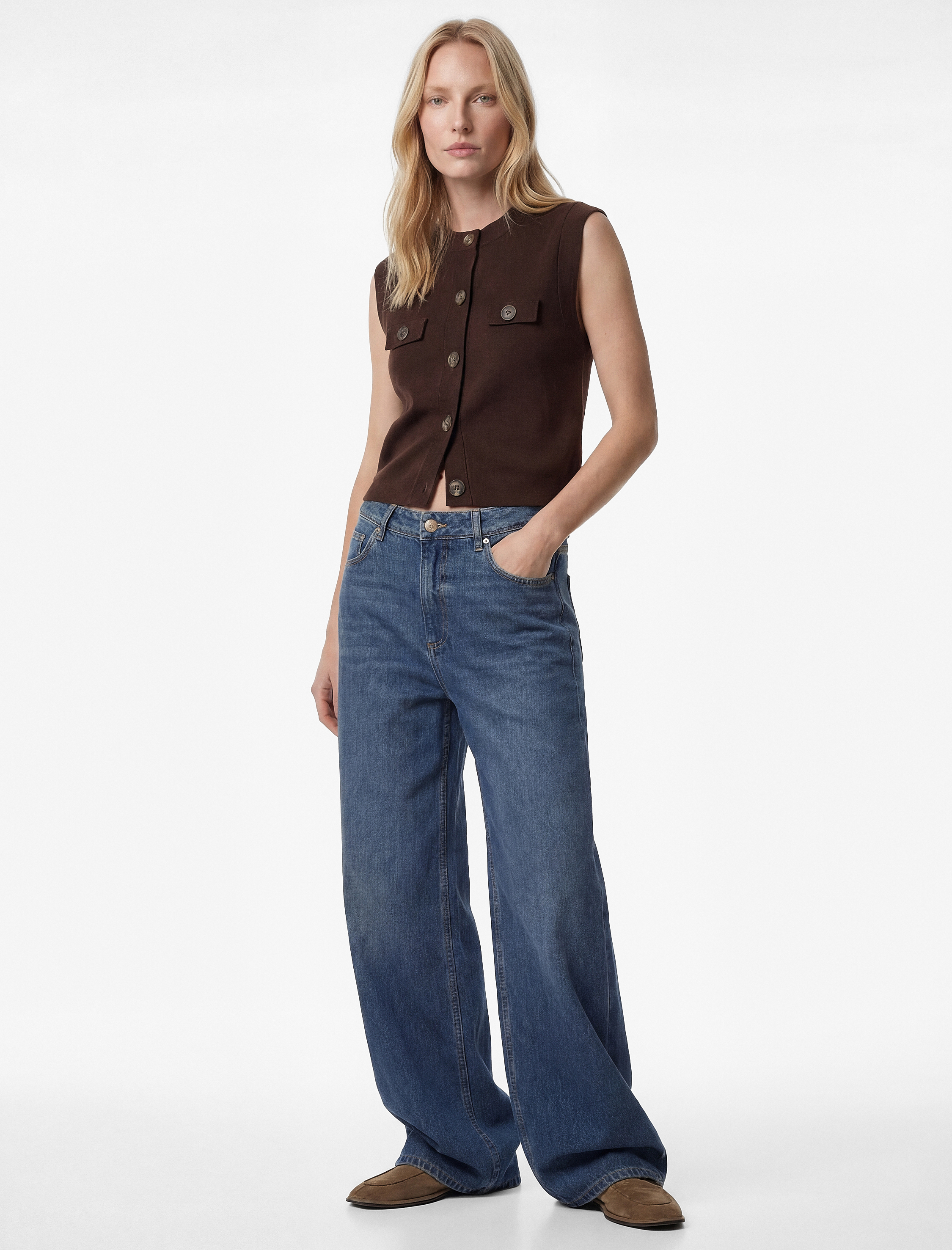   Düğmeli Aplike Detaylı Bisiklet Yaka Triko Yelek