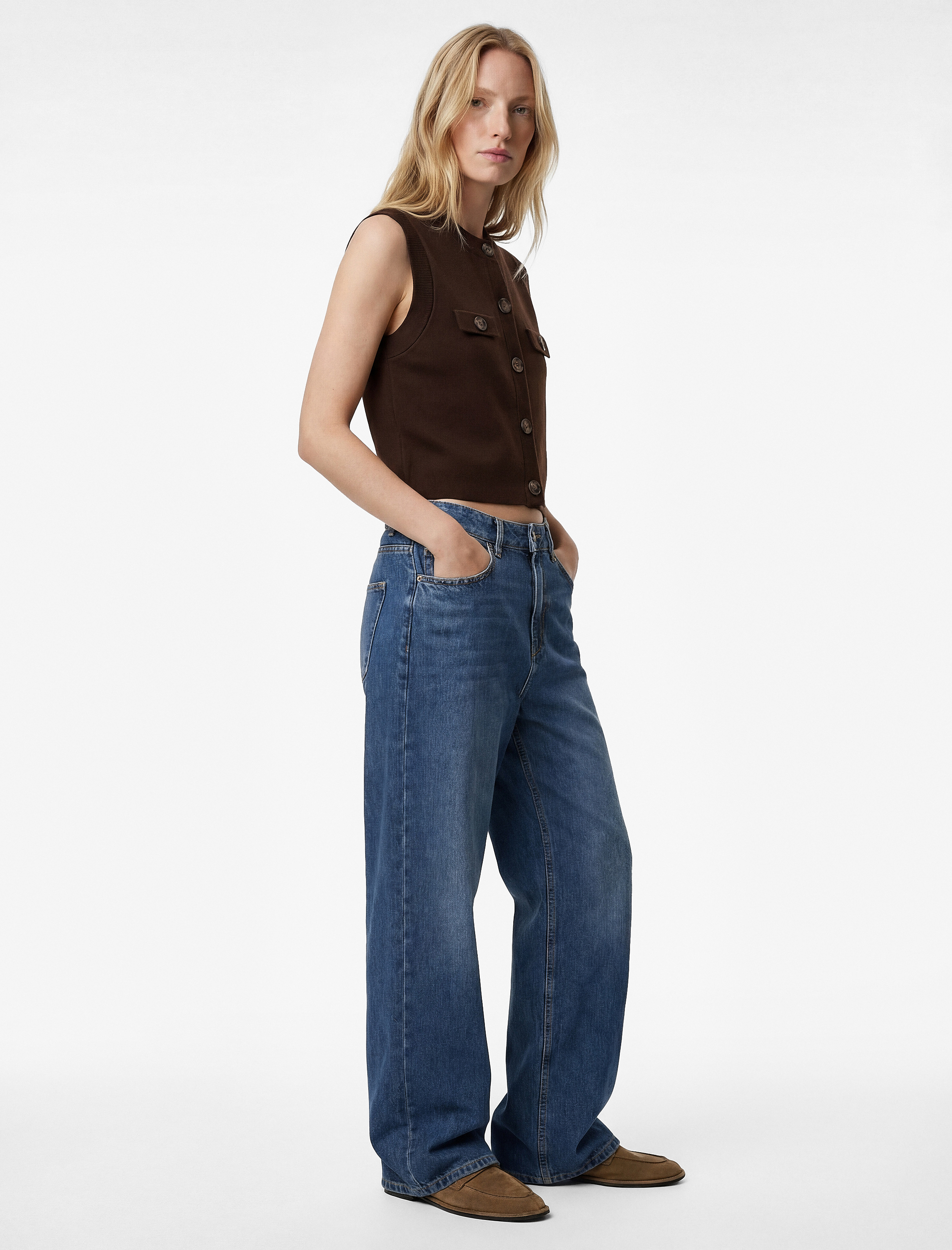   Düğmeli Aplike Detaylı Bisiklet Yaka Triko Yelek