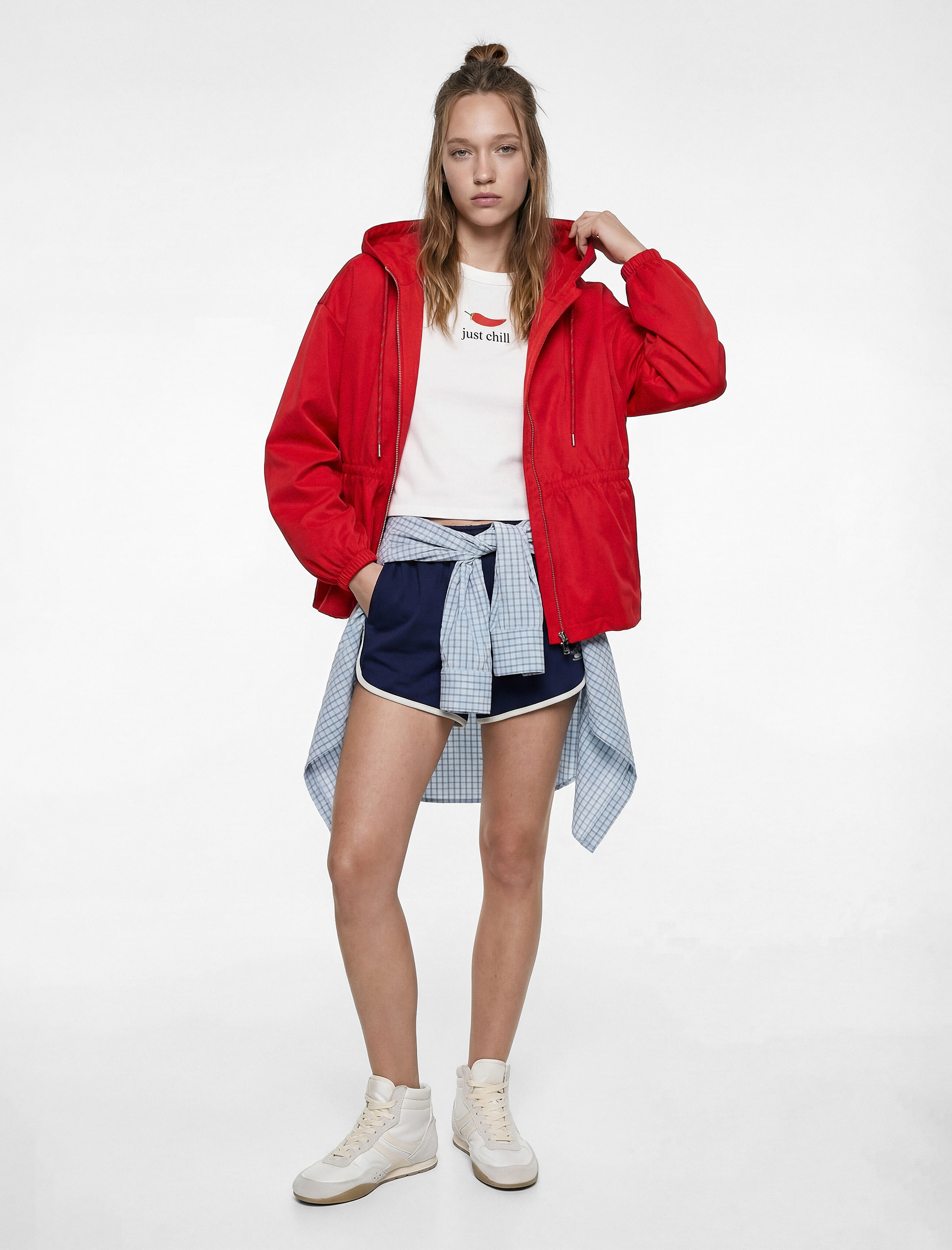   Gabardin Kumaş Cep Detaylı Büzgülü Fermuarlı Kapüşonlu Ceket