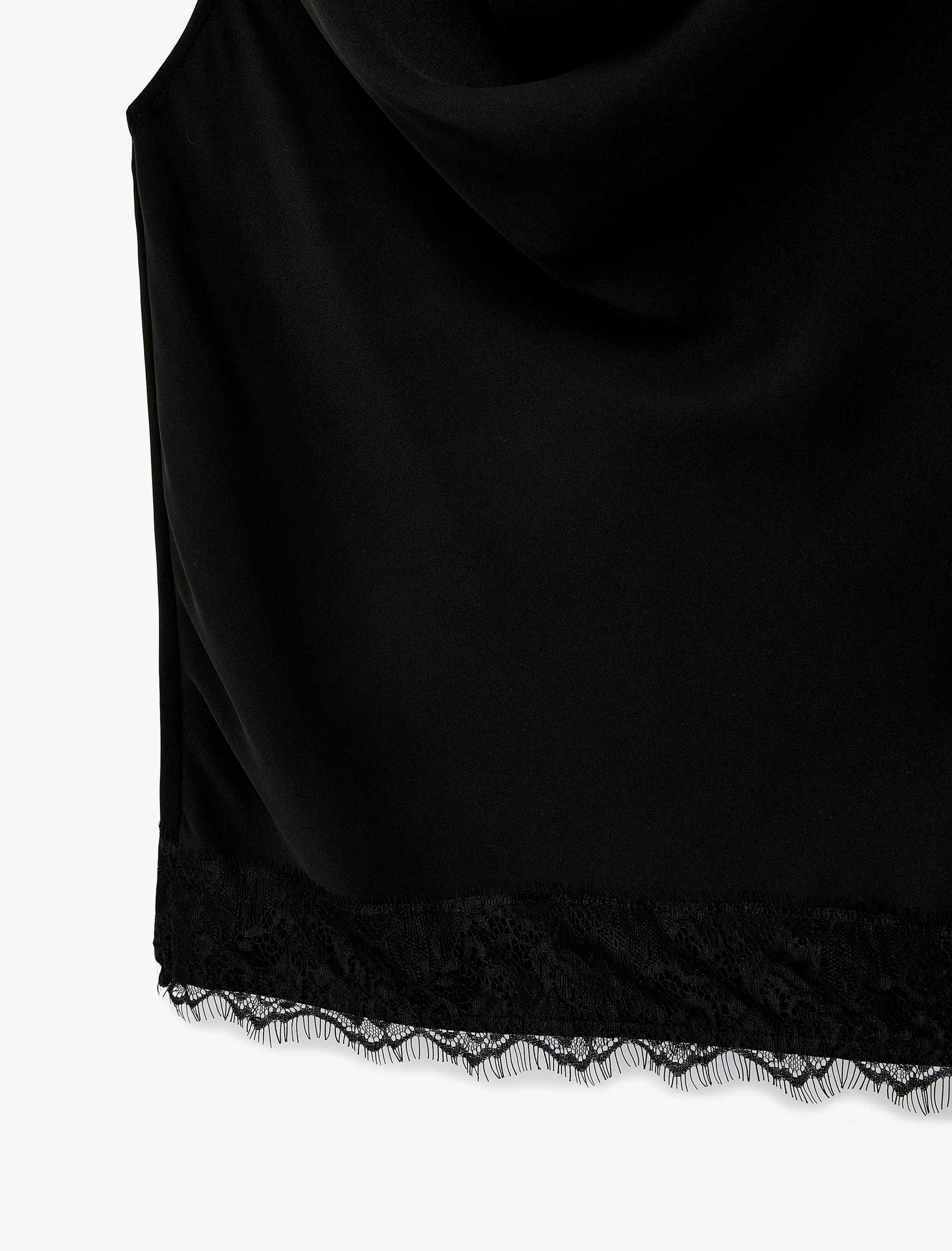   Kolsuz Degaje Yaka Dantel Detaylı Saten Bluz