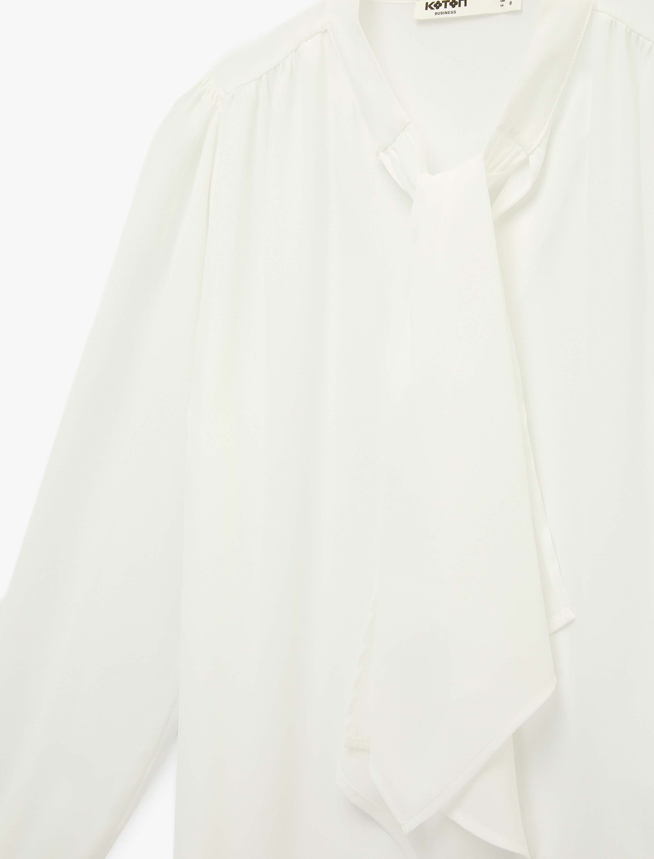   Fular Yaka Bağlama Detaylı Uzun Kollu Krep Bluz