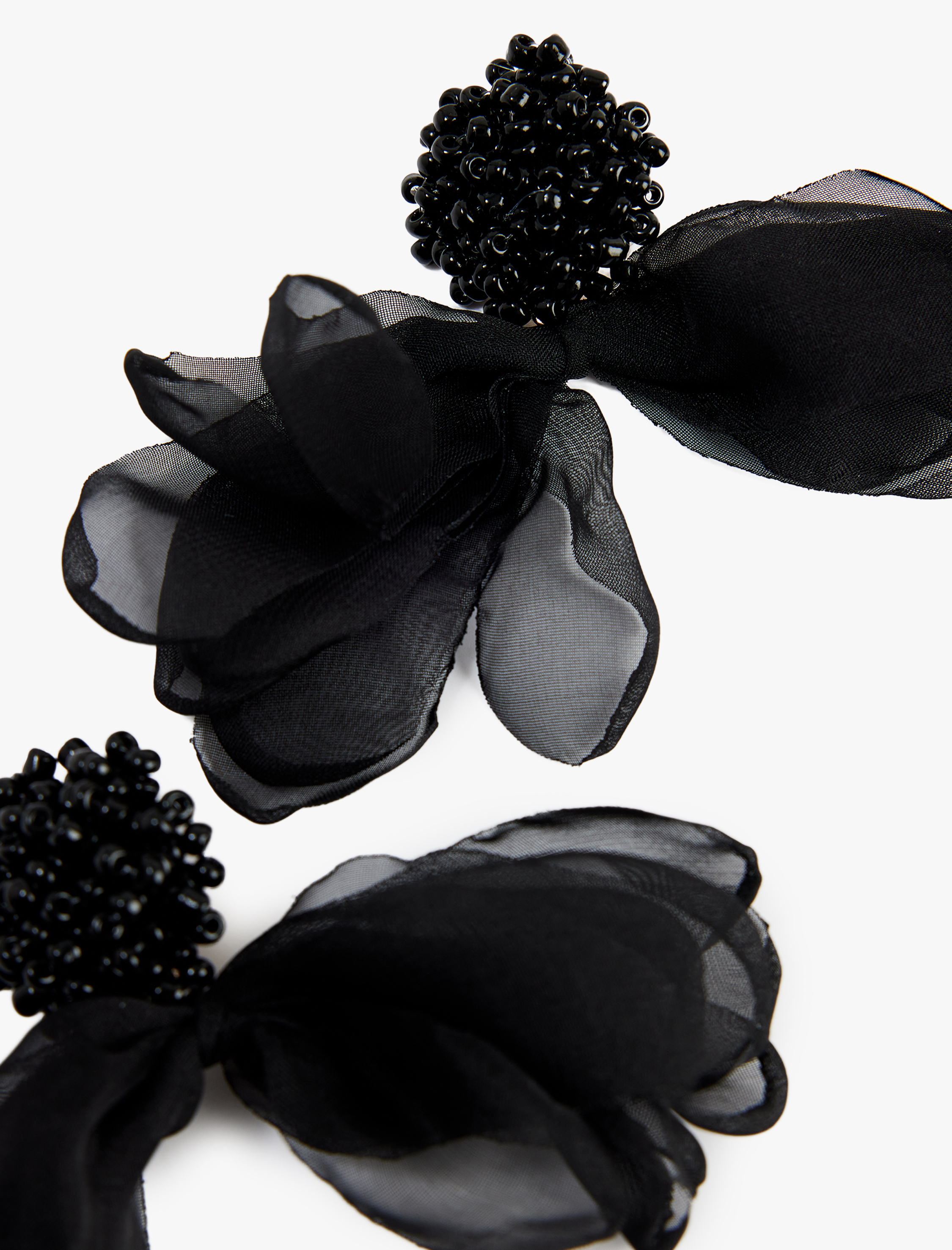  Kadın Çelik Karışımlı Kurdele Detaylı Boncuklu Küpe