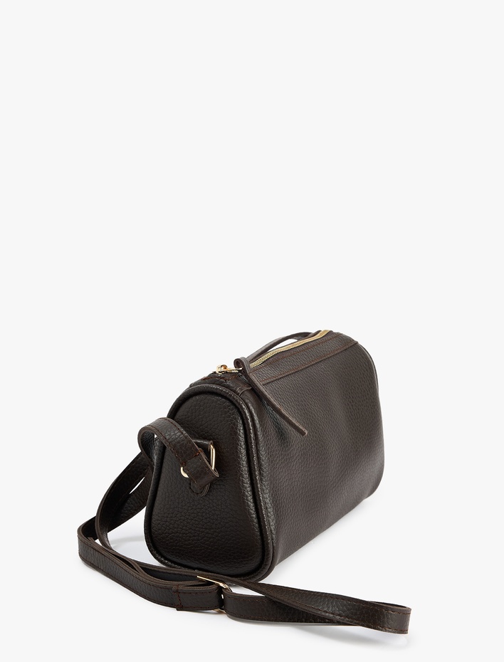 Kadın Metal Aksesuarlı Fermuarlı Suni Deri Çapraz Çanta