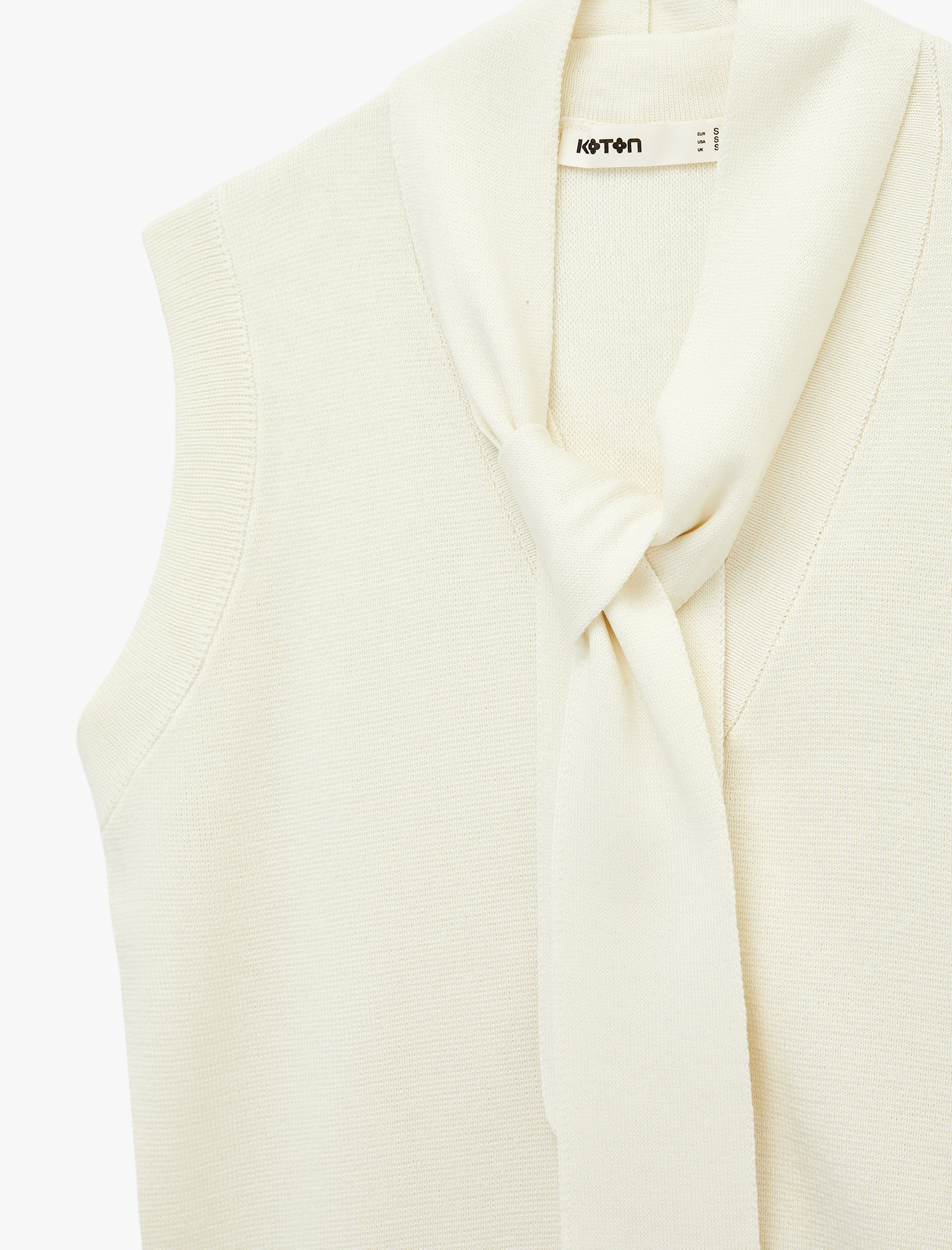   V Yaka Fular Detaylı Triko Süveter