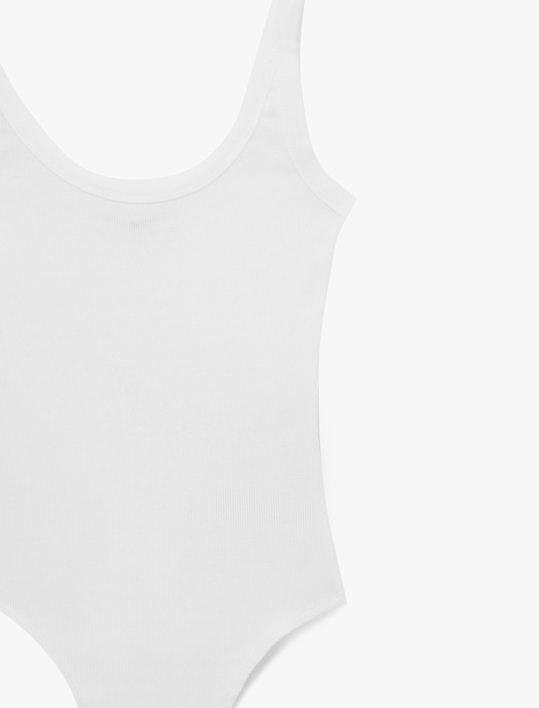   Slim Fit Kolsuz U Yaka Çıt Çıt Detaylı Body