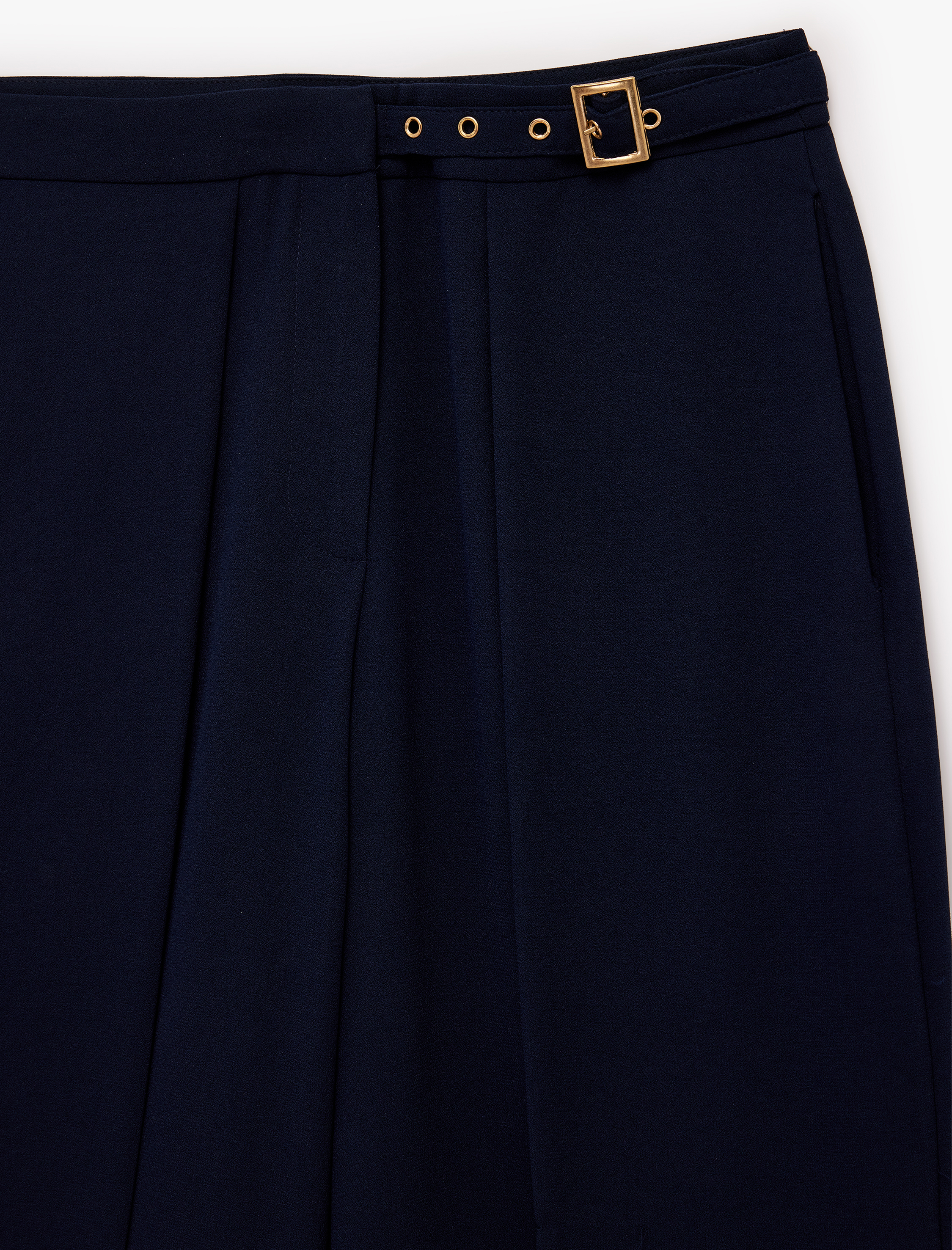   Krep Kumaş Kapak Detaylı Kemerli Geniş Paça Pantolon