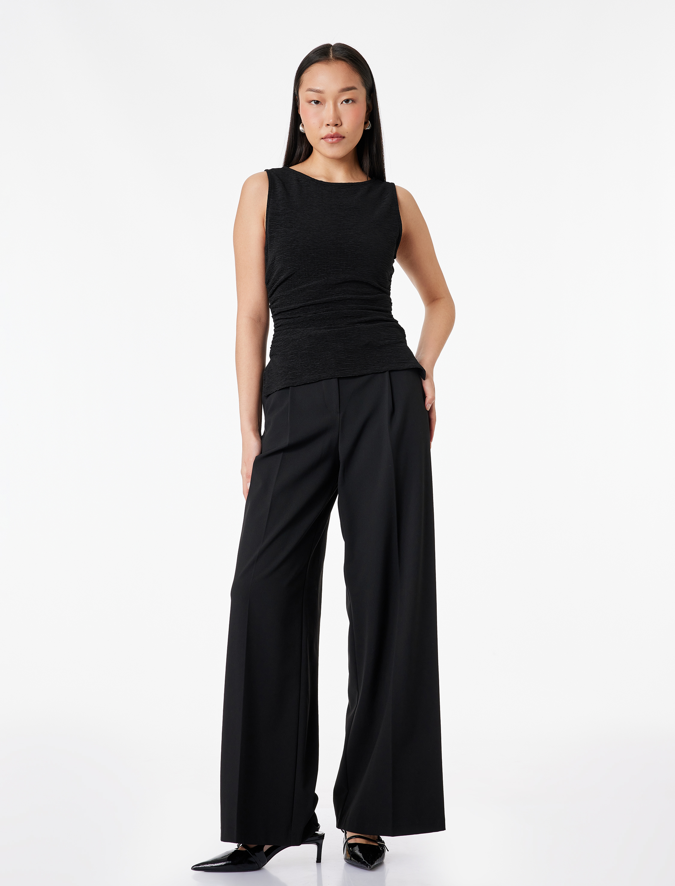   Slim Fit Drape Detaylı Bisiklet Yaka Dokulu Kolsuz Bluz