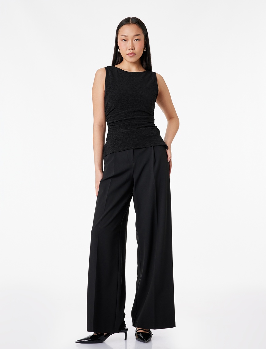 Koton Kadın Slim Fit Drape Detaylı Bisiklet Yaka Dokulu Kolsuz Bluz