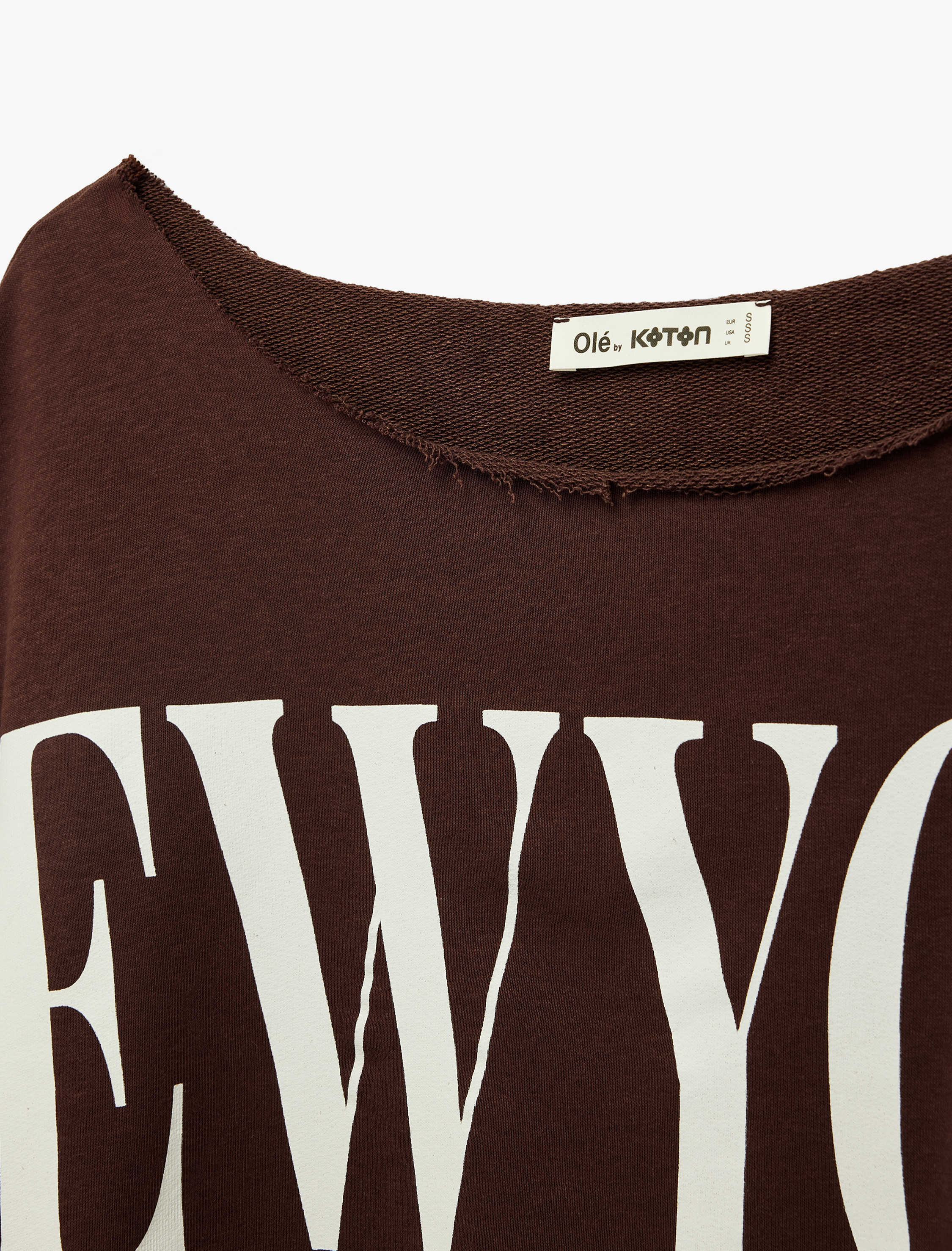   Rahat Kalıp Kısa Kollu Omzu Açık Baskılı Crop Tişört