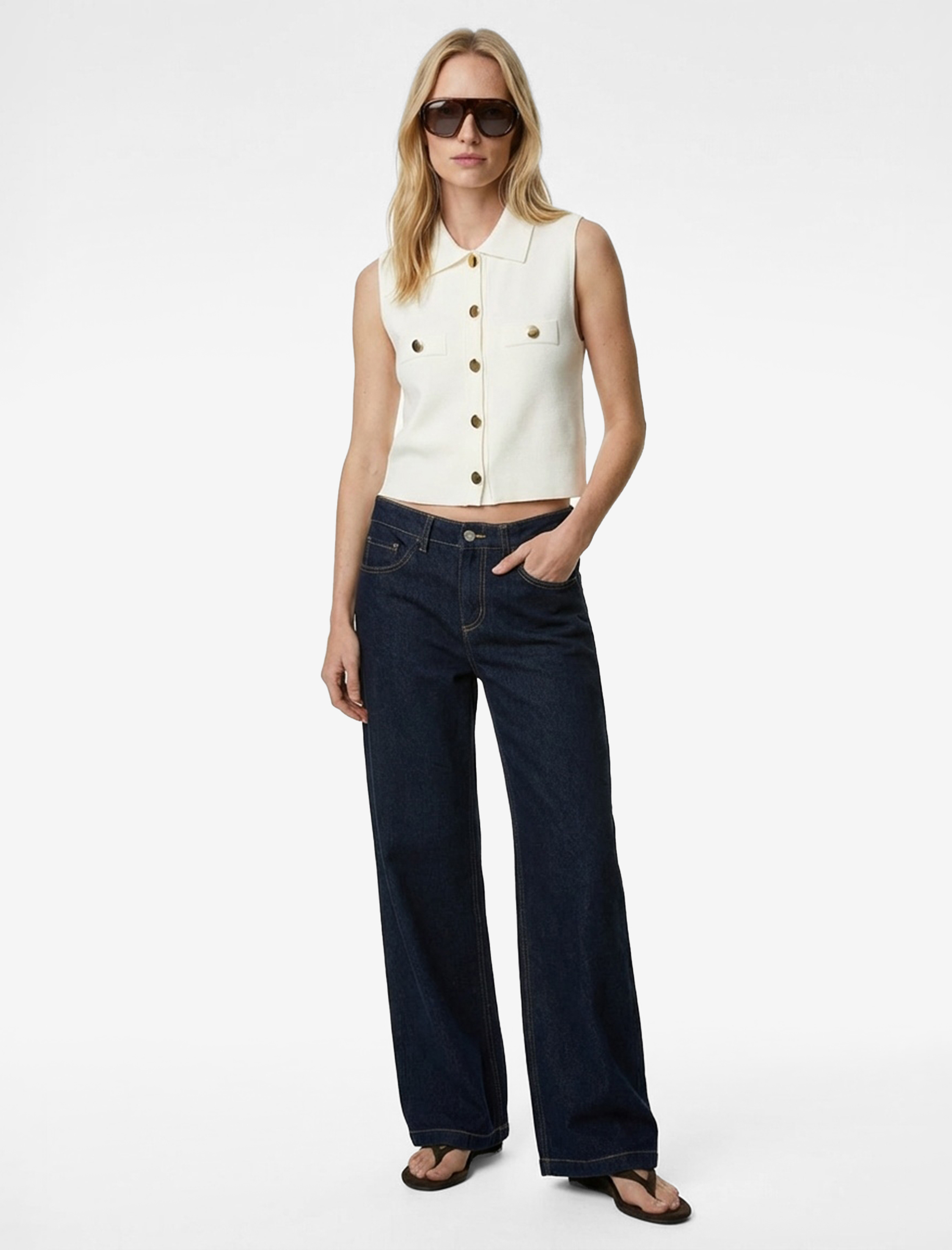   Regular Fit Gömlek Yaka Düğmeli Aplike Detaylı Triko Yelek