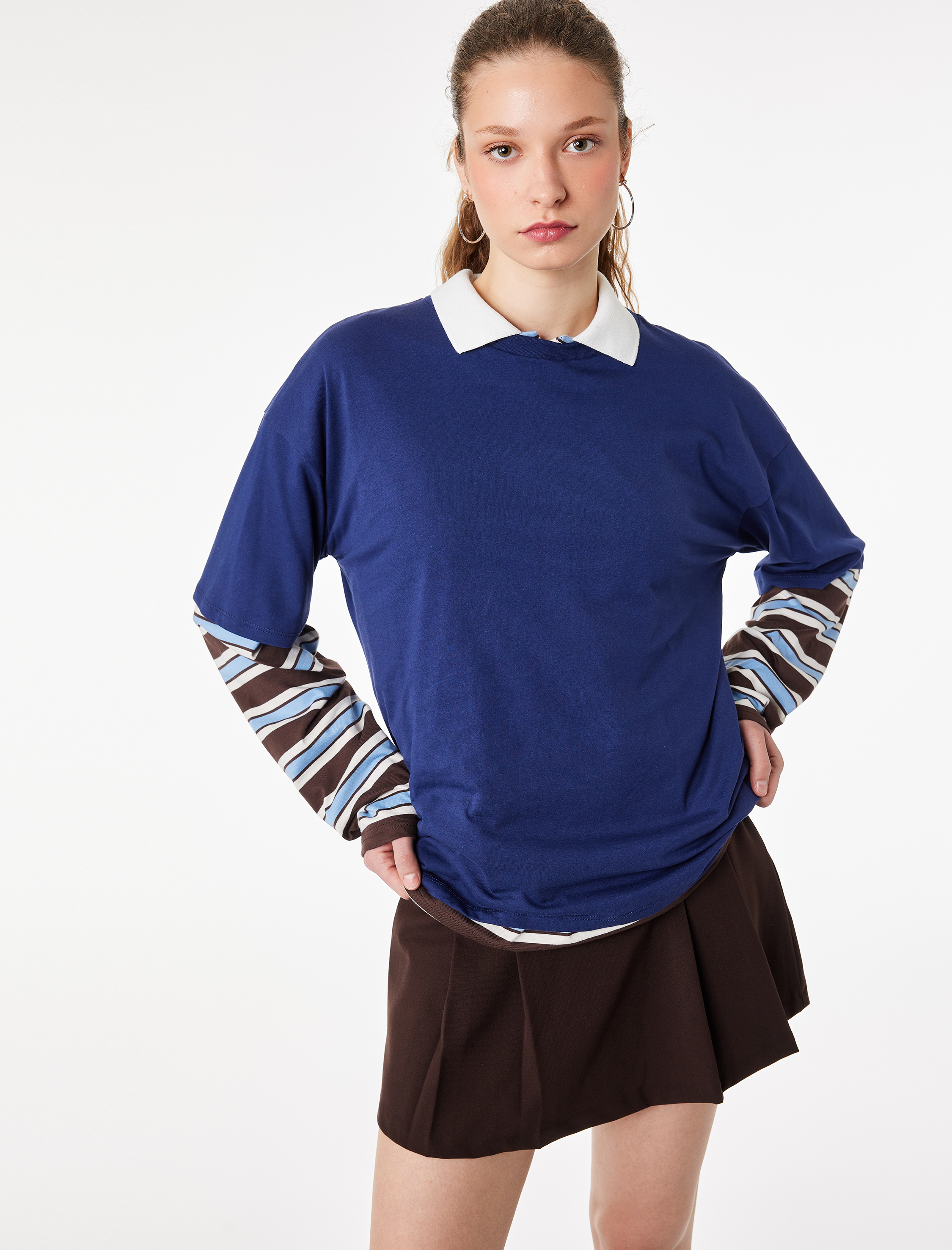   Rahat Kalıp Kısa Kollu Bisiklet Yaka Arkası Taş Detaylı Tişört