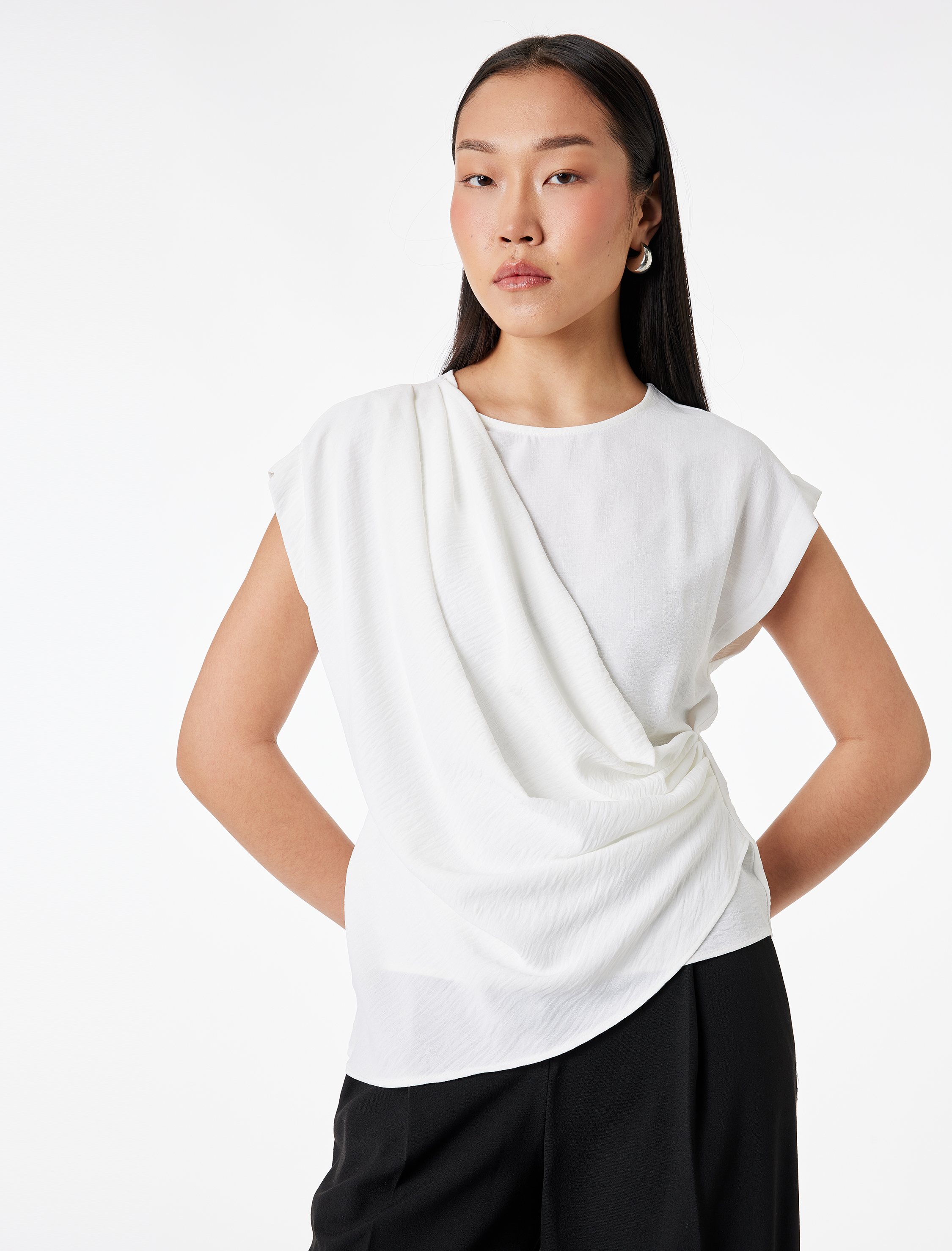   Bisiklet Yaka Drapeli Kolsuz Asimetrik Bluz