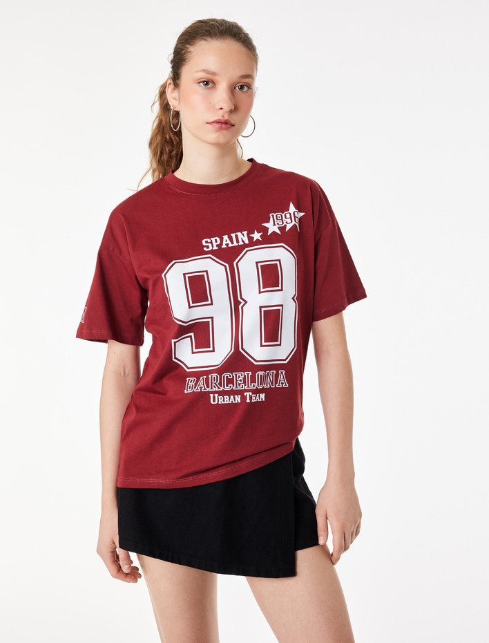  Pamuklu Rahat Kalıp Kısa Kollu Bisiklet Yaka Kolej Baskılı Tişört