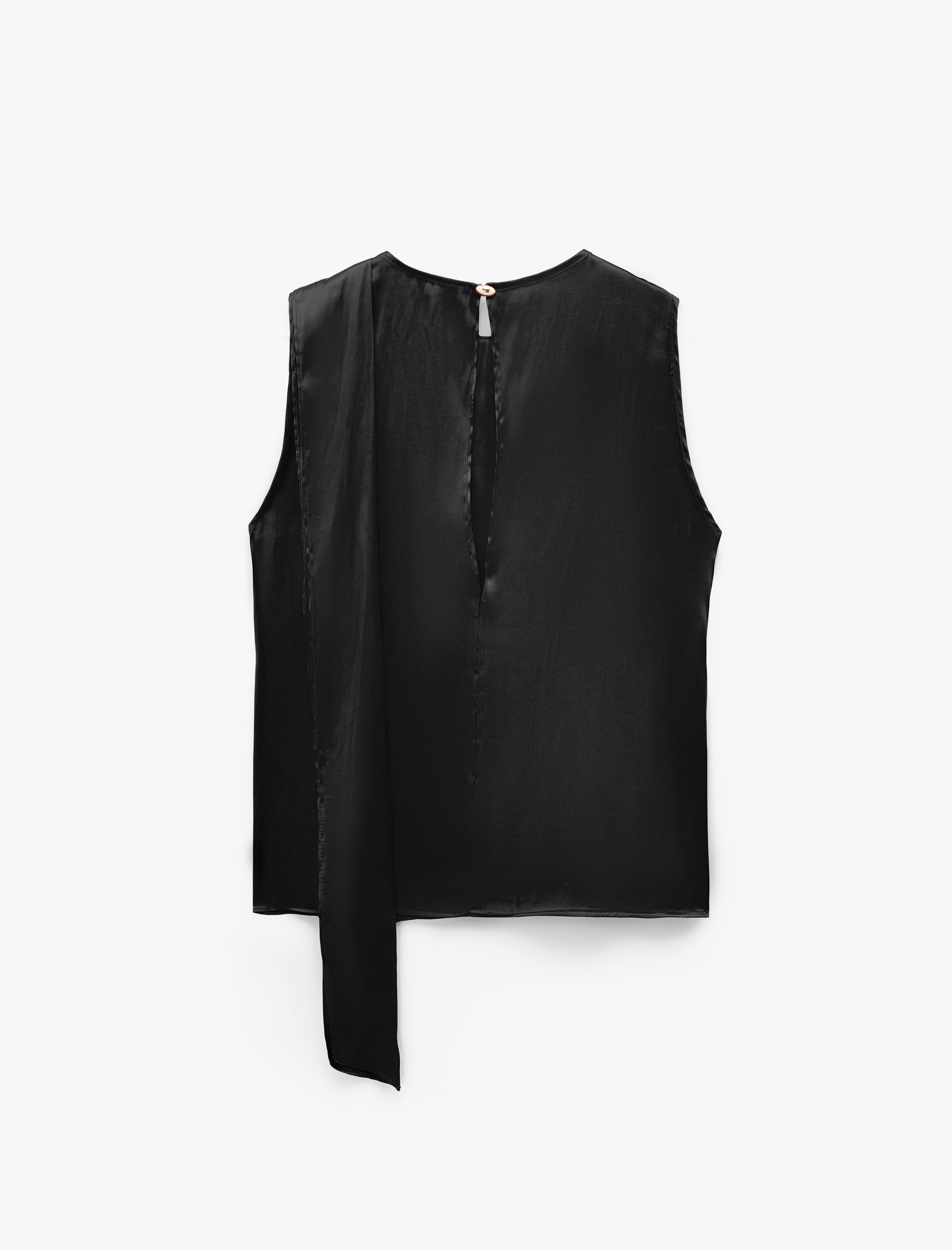   Dökümlü Şal Yaka Fular Detaylı Kolsuz Saten Bluz