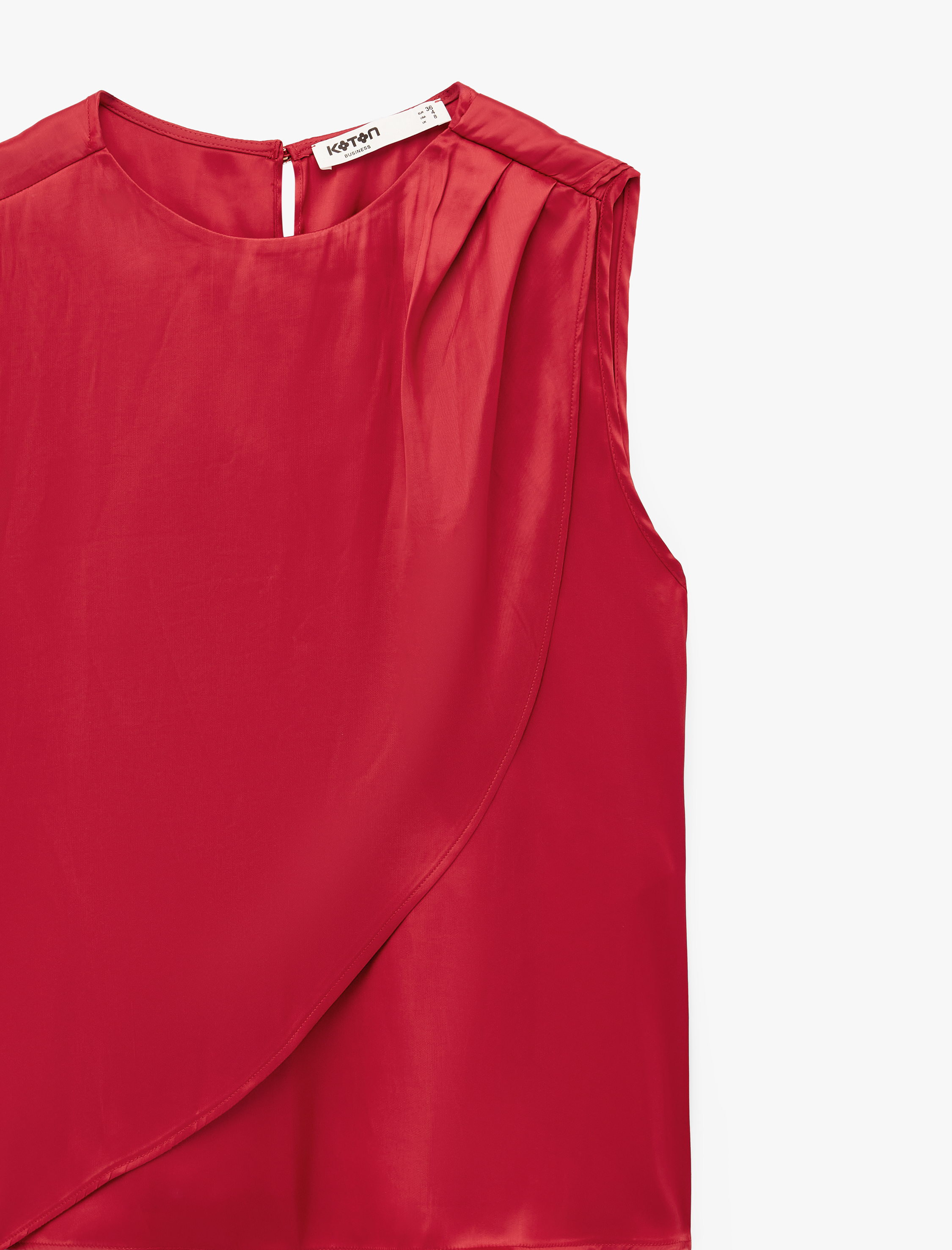   Dökümlü Şal Yaka Fular Detaylı Kolsuz Saten Bluz