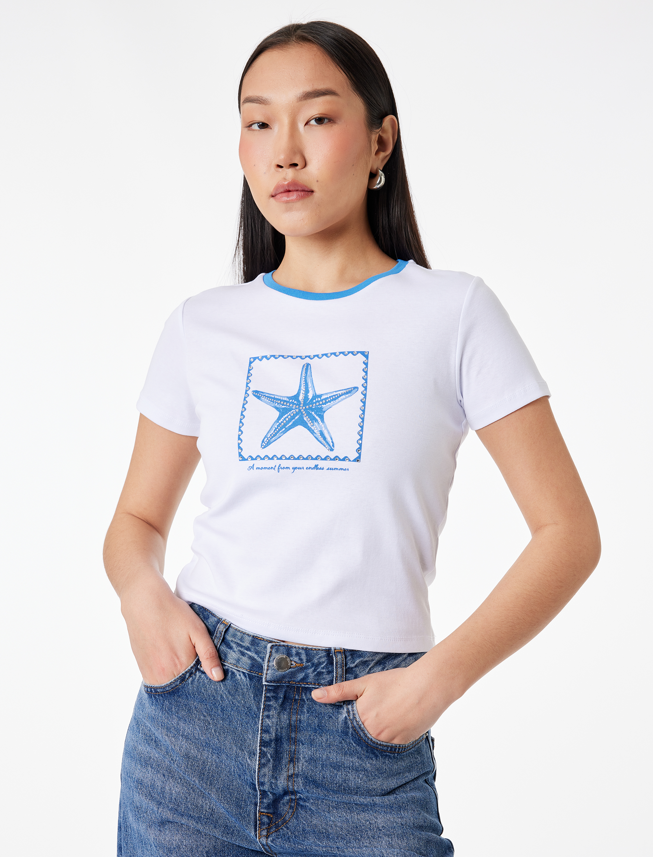   Pamuklu Kısa Kollu Bisiklet Yaka Taşlı Deniz Kabuğu Baskılı Tişört