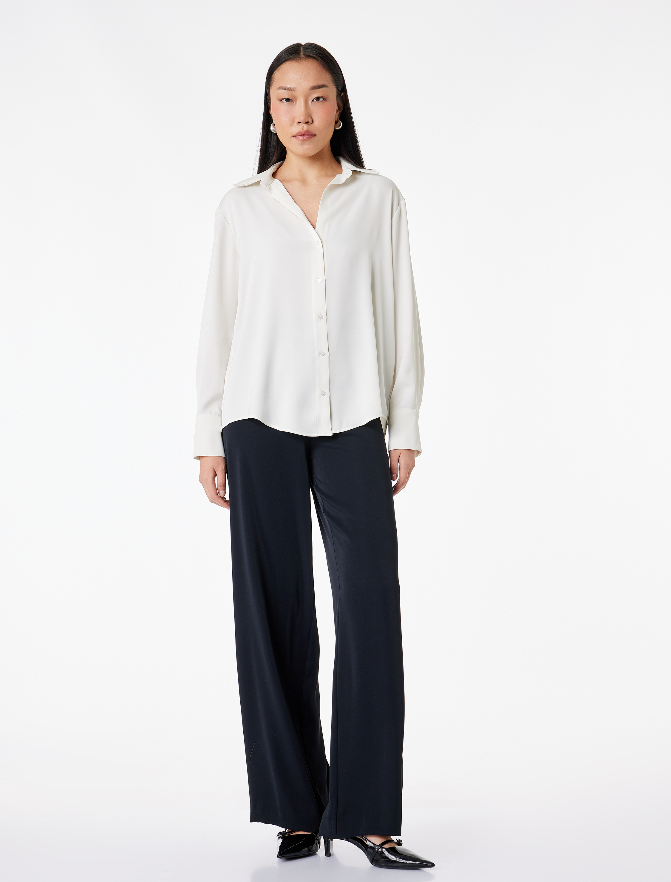 Klasik Yaka Uzun Kollu Rahat Kalıp Düğmeli Saten Gömlek - Görsel 2