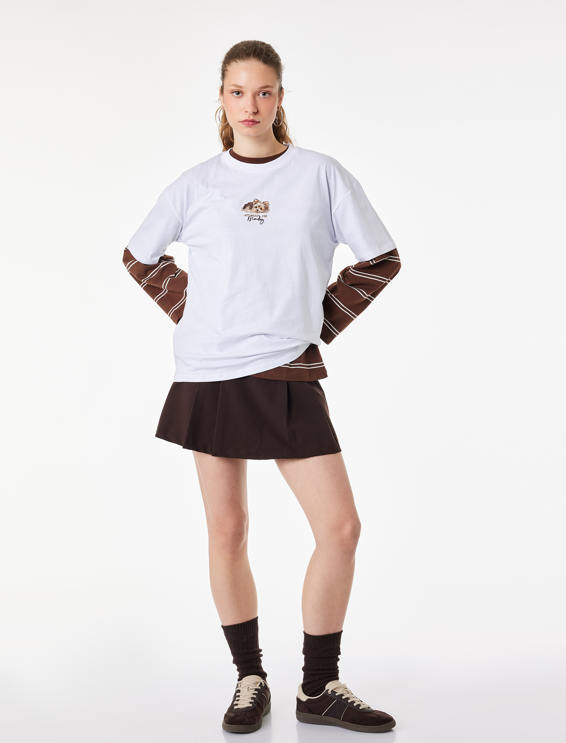   Rahat Kalıp Kısa Kollu Köpek Nakışlı Bisiklet Yaka Pamuklu Tişört