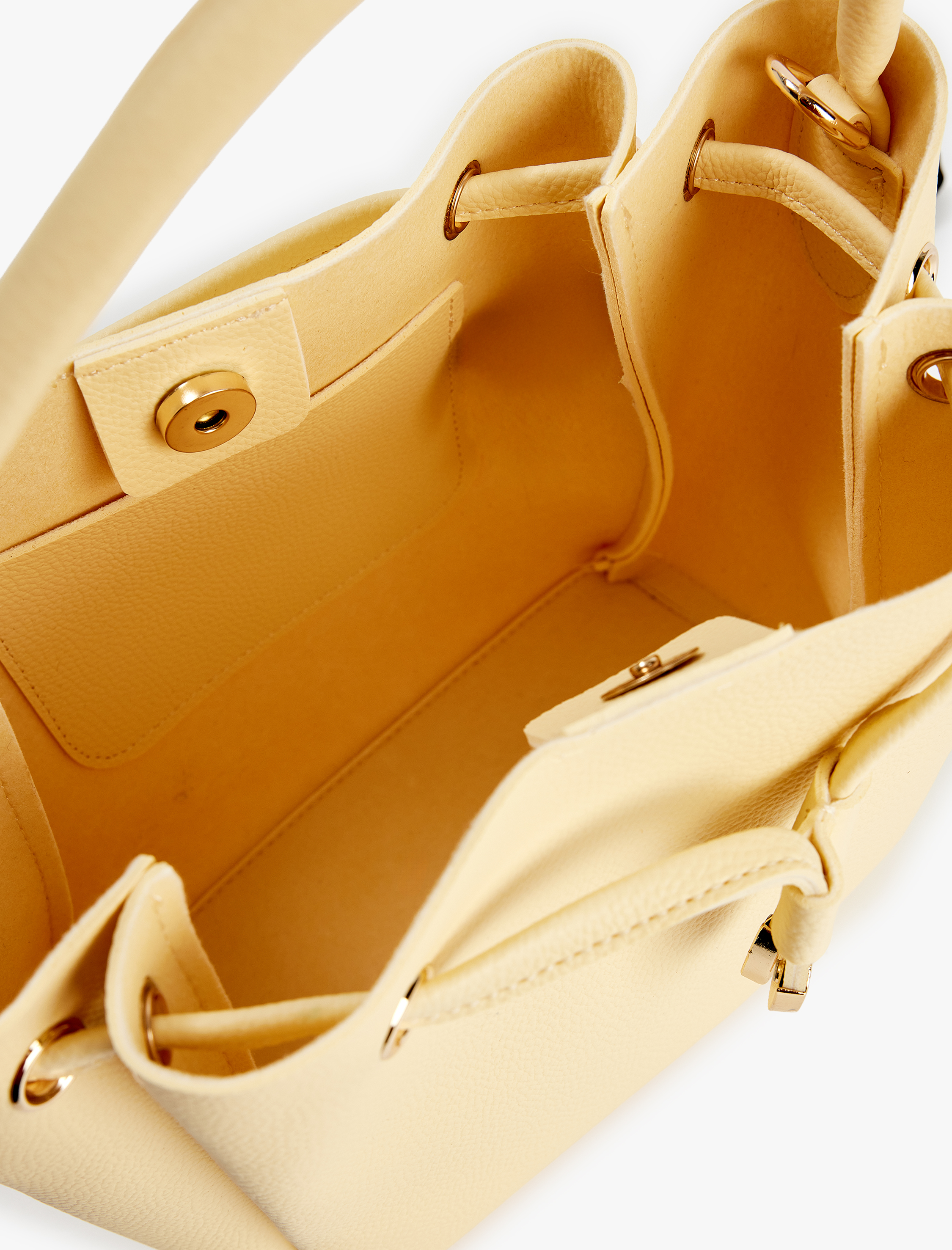  Kadın Suni Deri Büzgülü Metal Aksesuarlı Askılı Çapraz Çanta