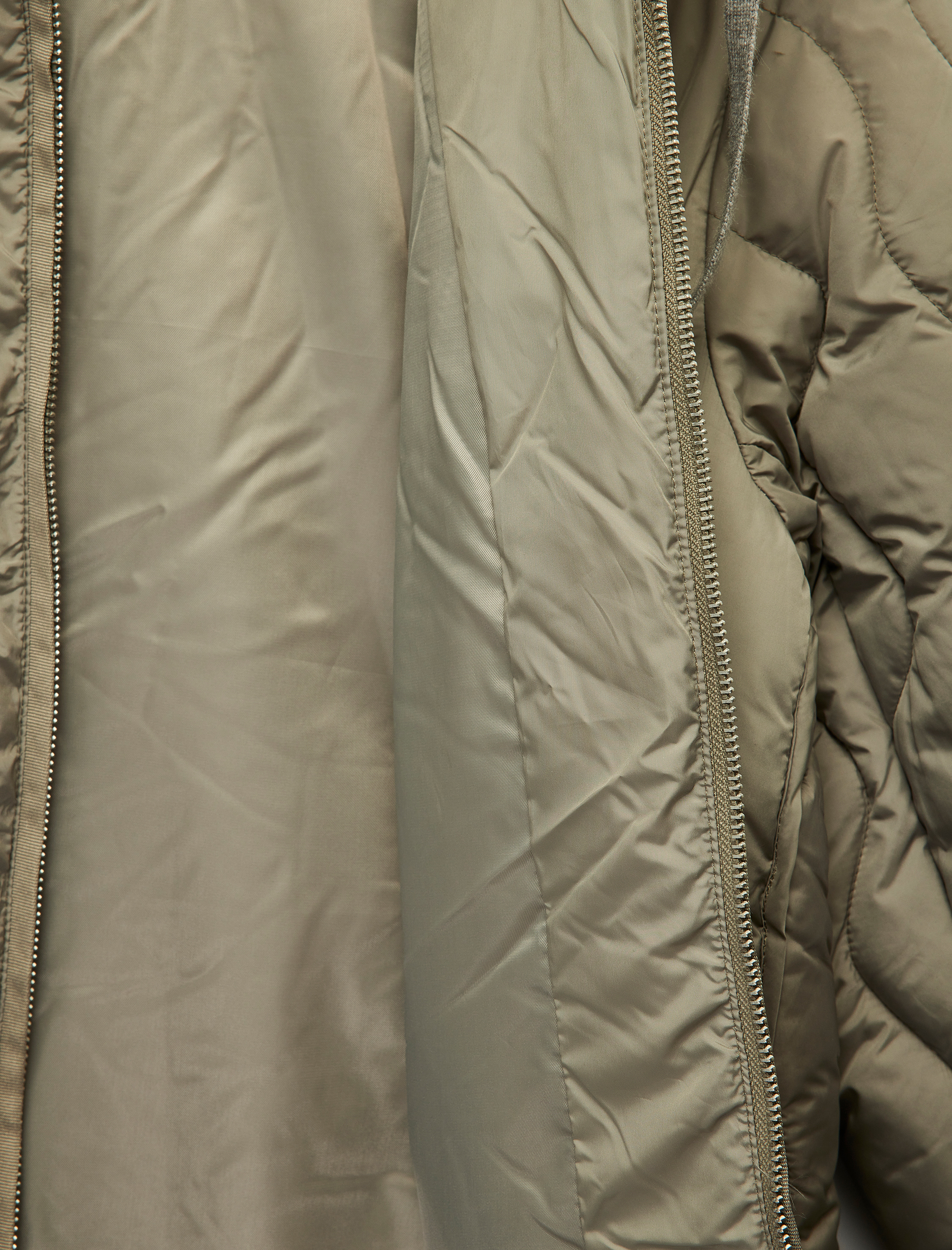   Uzun Kollu Cepli Fermuarlı Çıkarılabilir Kapüşonlu Kapitone Ceket