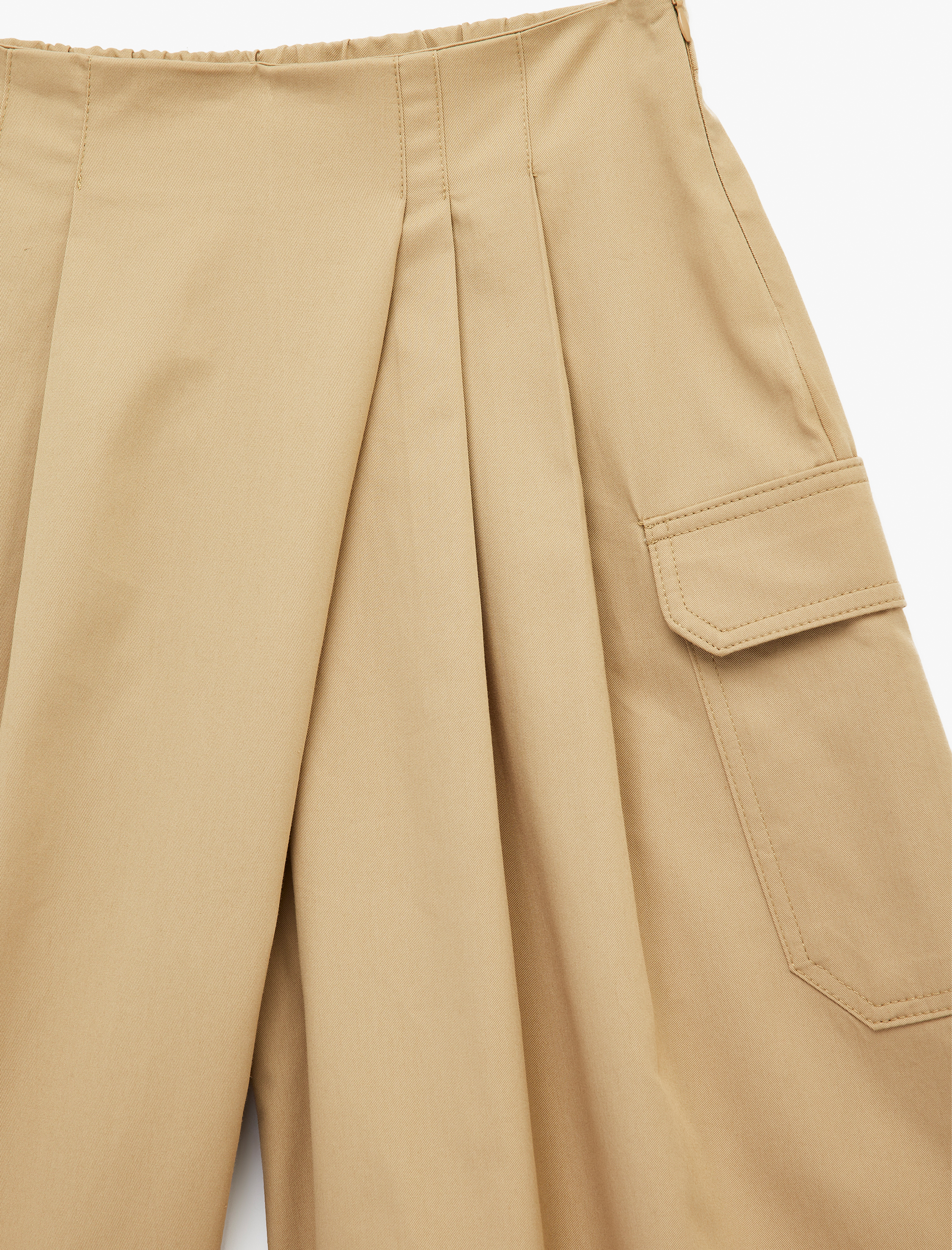   Kargo Cep Detaylı Pileli Gabardin Geniş Paça Bermuda Pantolon Şort