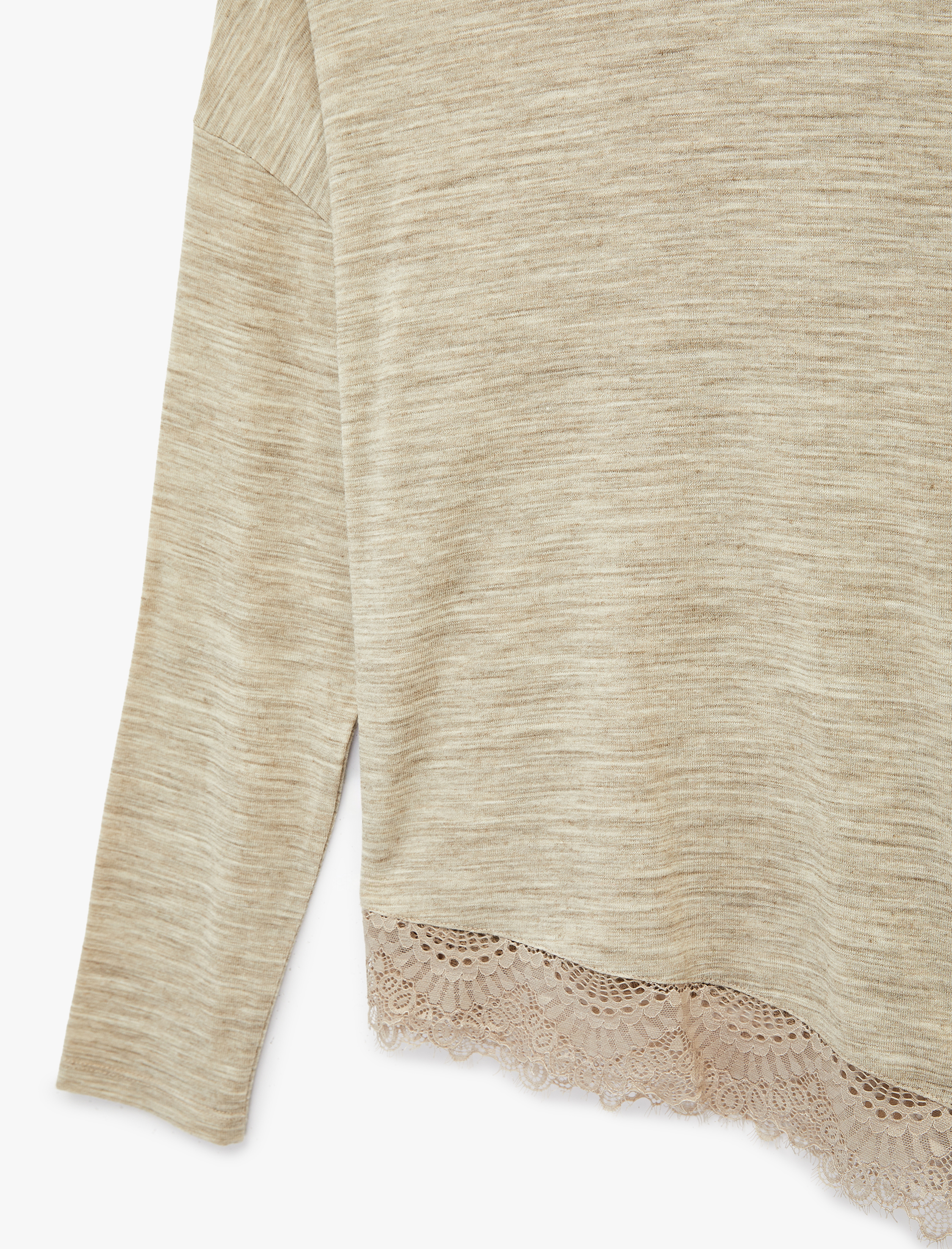   Bisiklet Yaka Uzun Kollu Asimetrik Kesim Dantel Detaylı Tişört