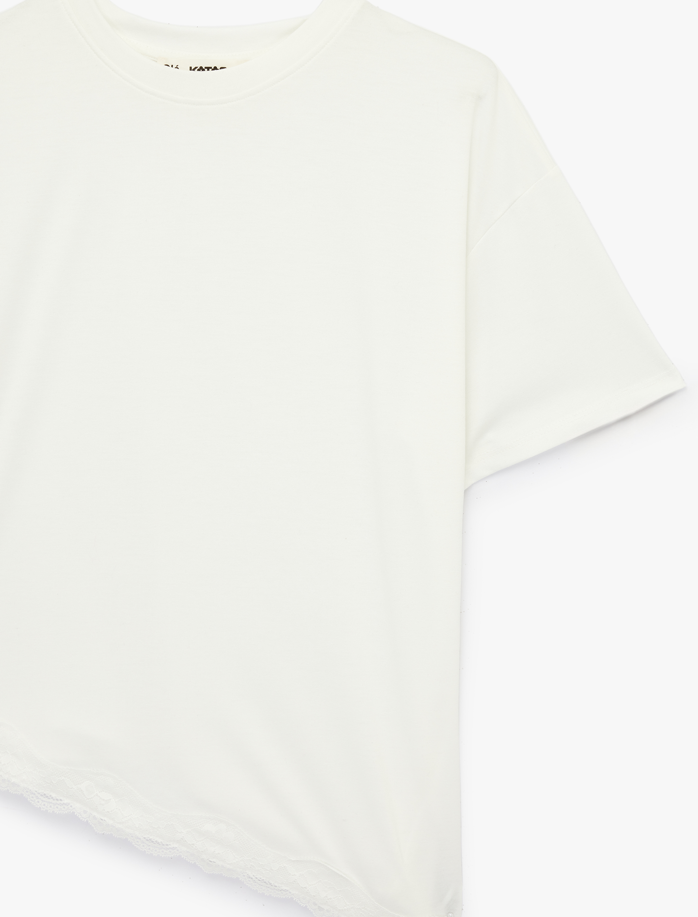   Kısa Kollu Bisiklet Yaka Dantel Detaylı Rahat Kalıp Tişört