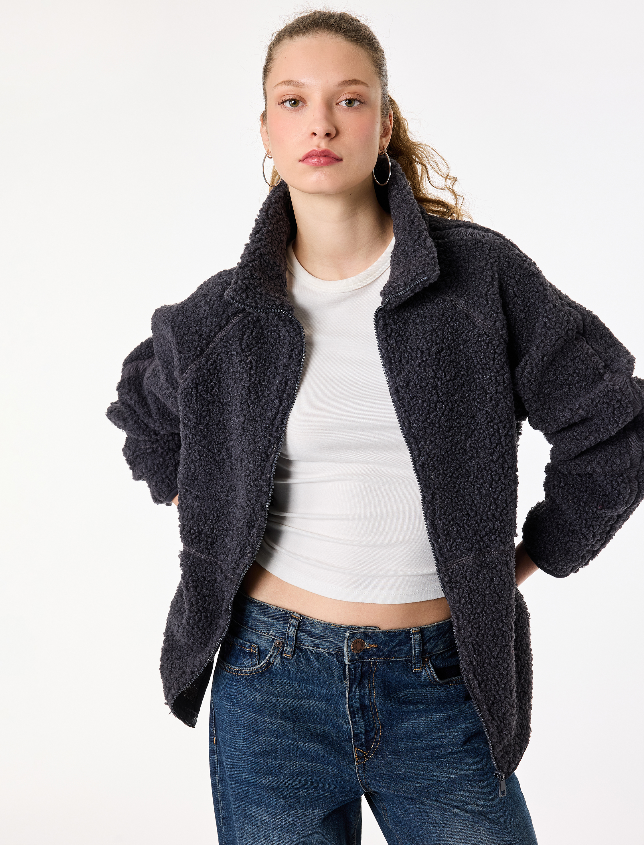   Uzun Kollu Dik Yaka Cep Detaylı Fermuarlı Oversize Peluş Ceket