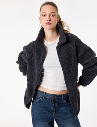 Uzun Kollu Dik Yaka Cep Detaylı Fermuarlı Oversize Peluş Ceket