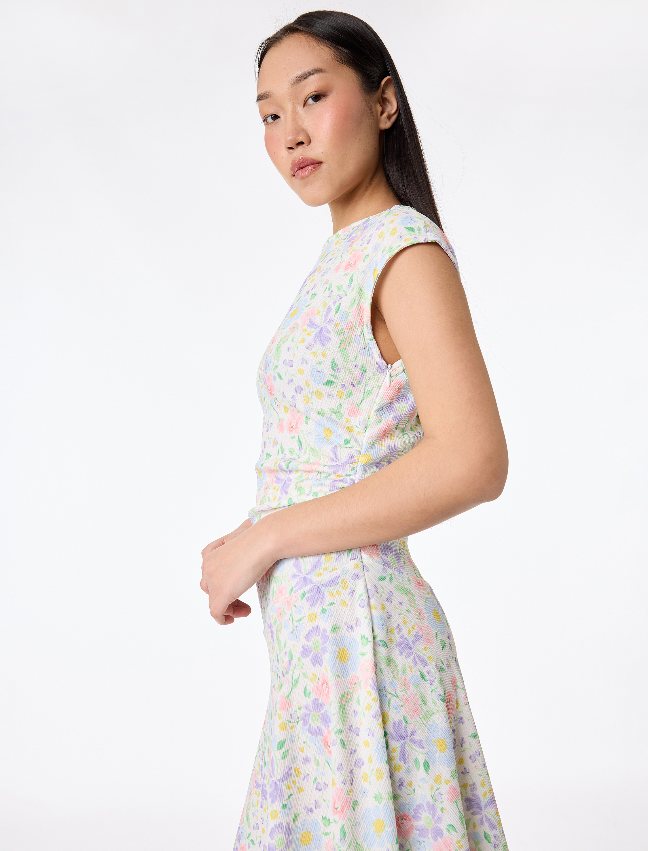   Kolsuz Dantel Detaylı Asimetrik Kesim Bisiklet Yaka Çiçekli Elbise