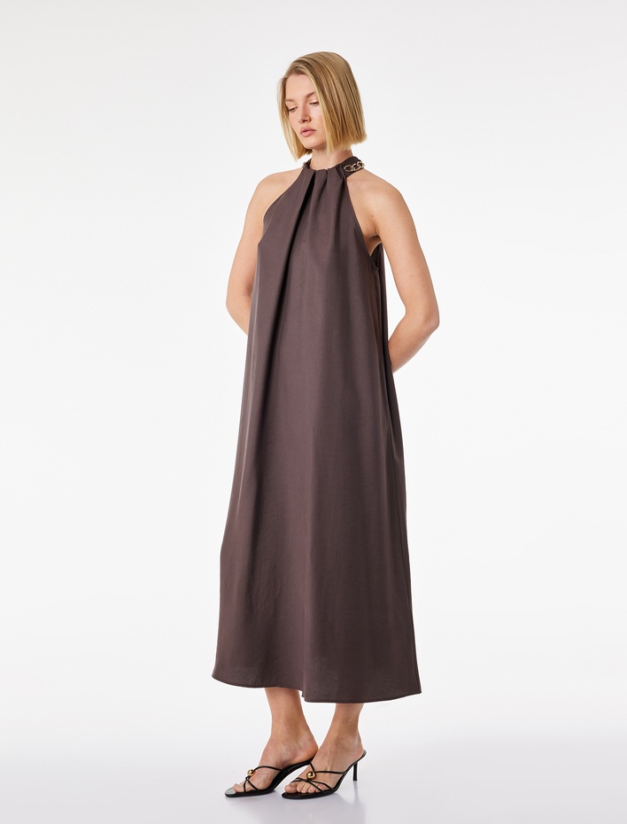  Modal Kumaş Rahat Kalıp Aksesuar Detaylı Halter Yaka Midi Elbise