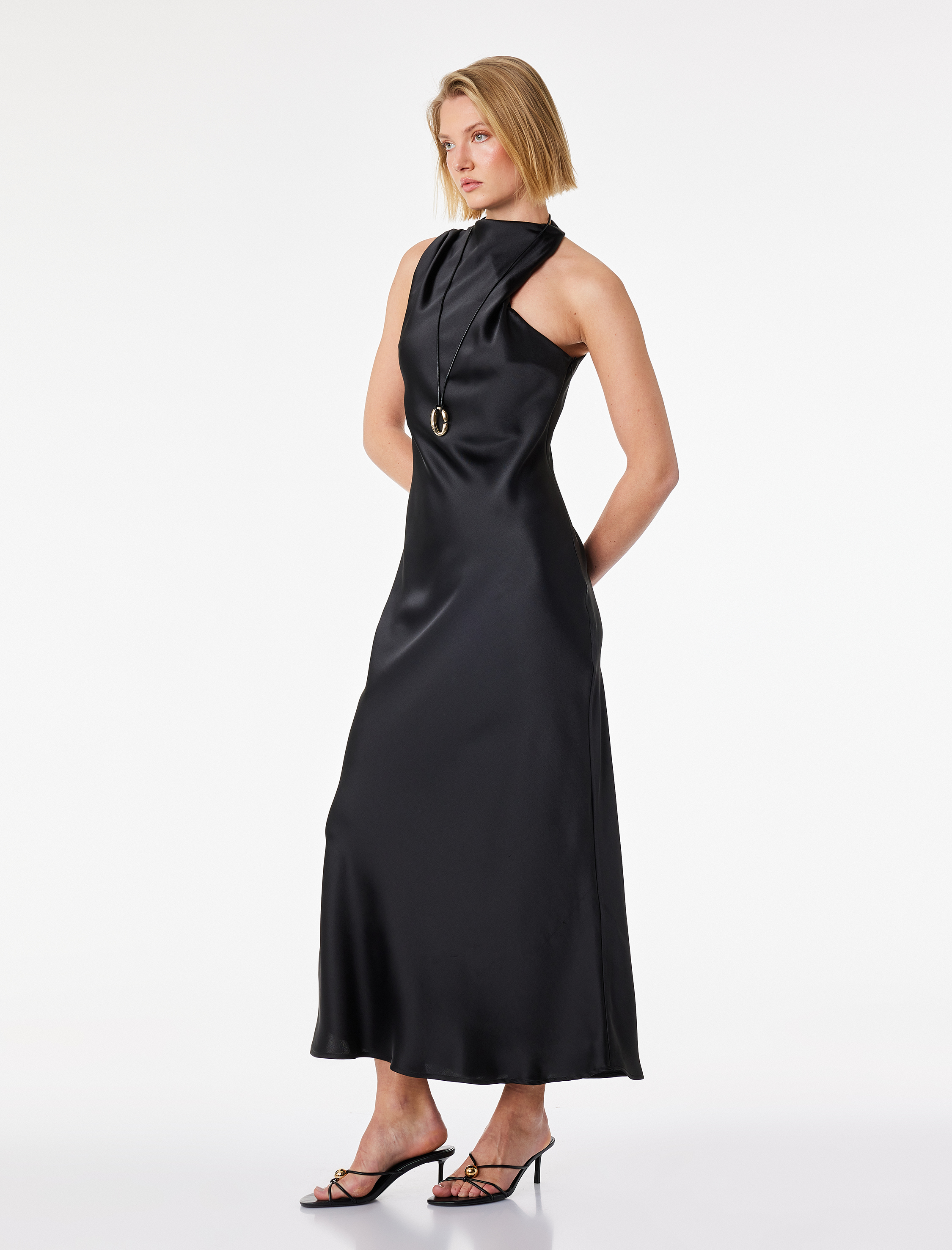   Asimetrik Kolsuz Dik Yaka Uzun Saten Elbise