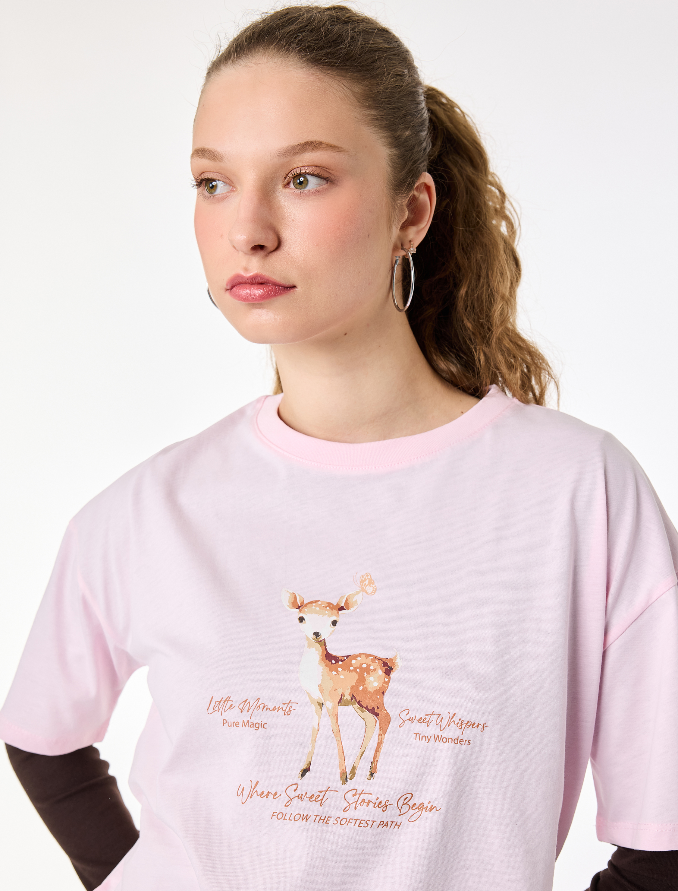   Rahat Kalıp Kısa Kollu Bisiklet Yaka Geyik Baskılı Pamuklu Tişört