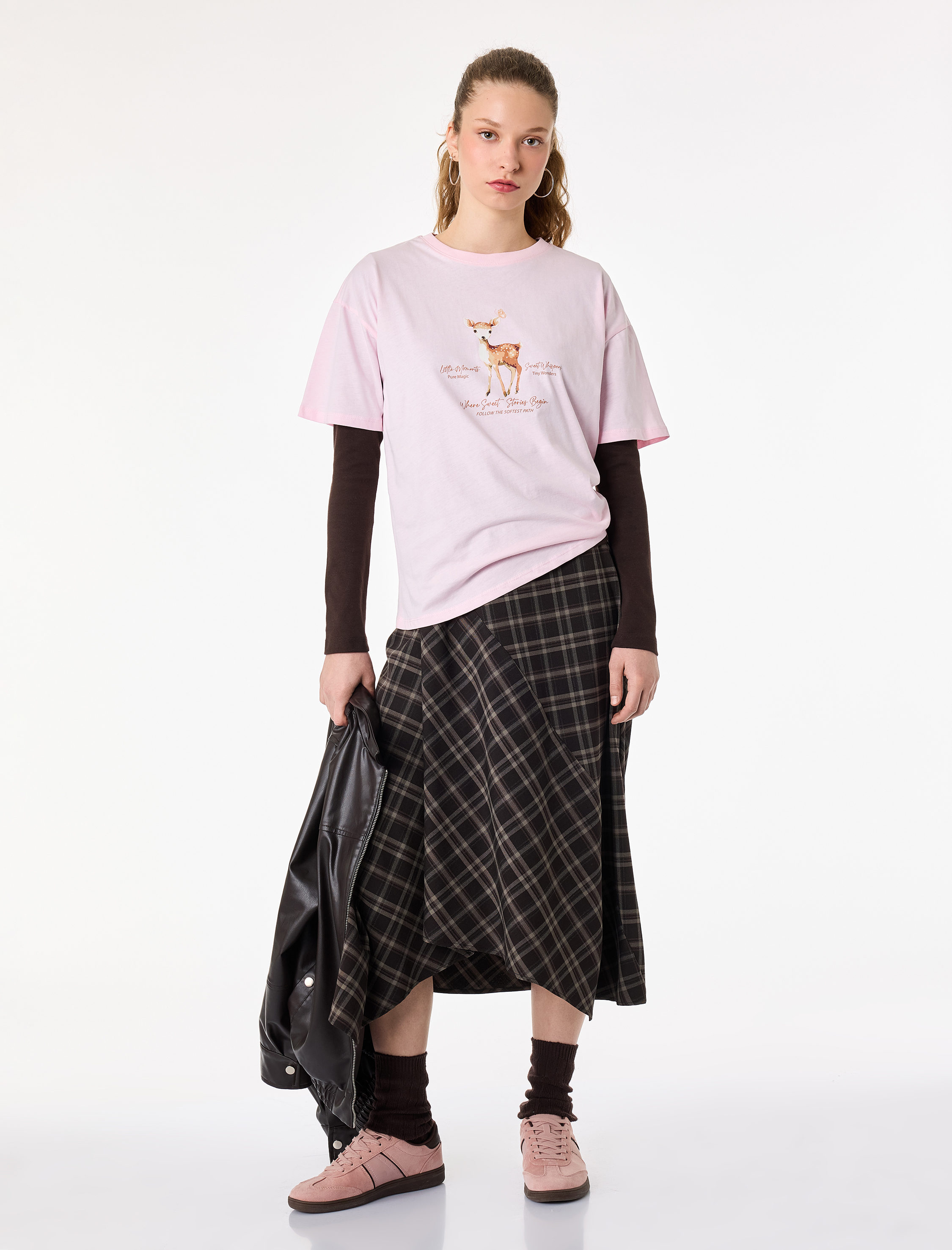   Rahat Kalıp Kısa Kollu Bisiklet Yaka Geyik Baskılı Pamuklu Tişört