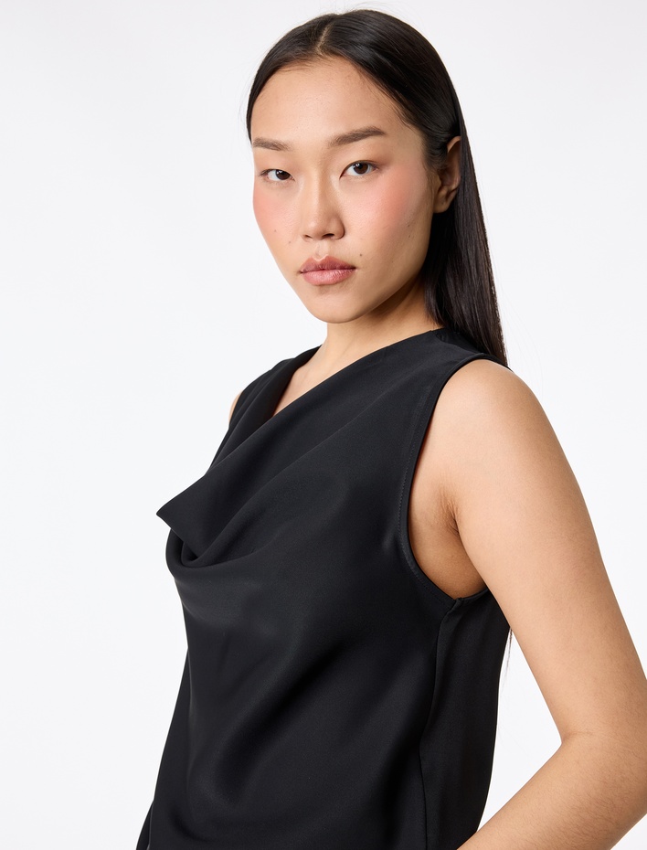  Kolsuz Degaje Yaka Dantel Detaylı Saten Bluz