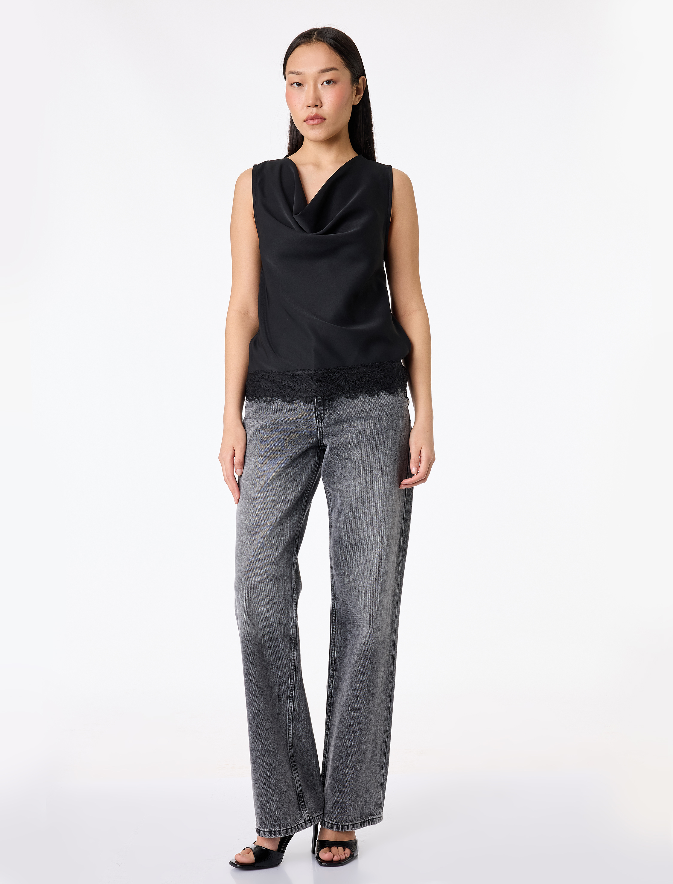   Kolsuz Degaje Yaka Dantel Detaylı Saten Bluz