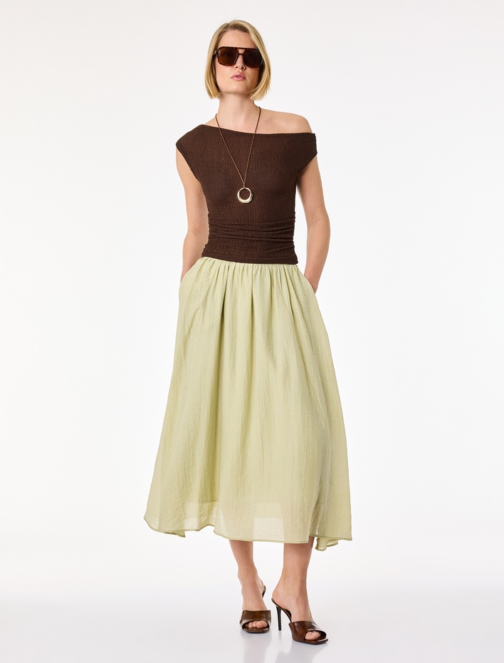  Viskon Kumaş Pile Detaylı Cepli Çan Kesim Midi Etek