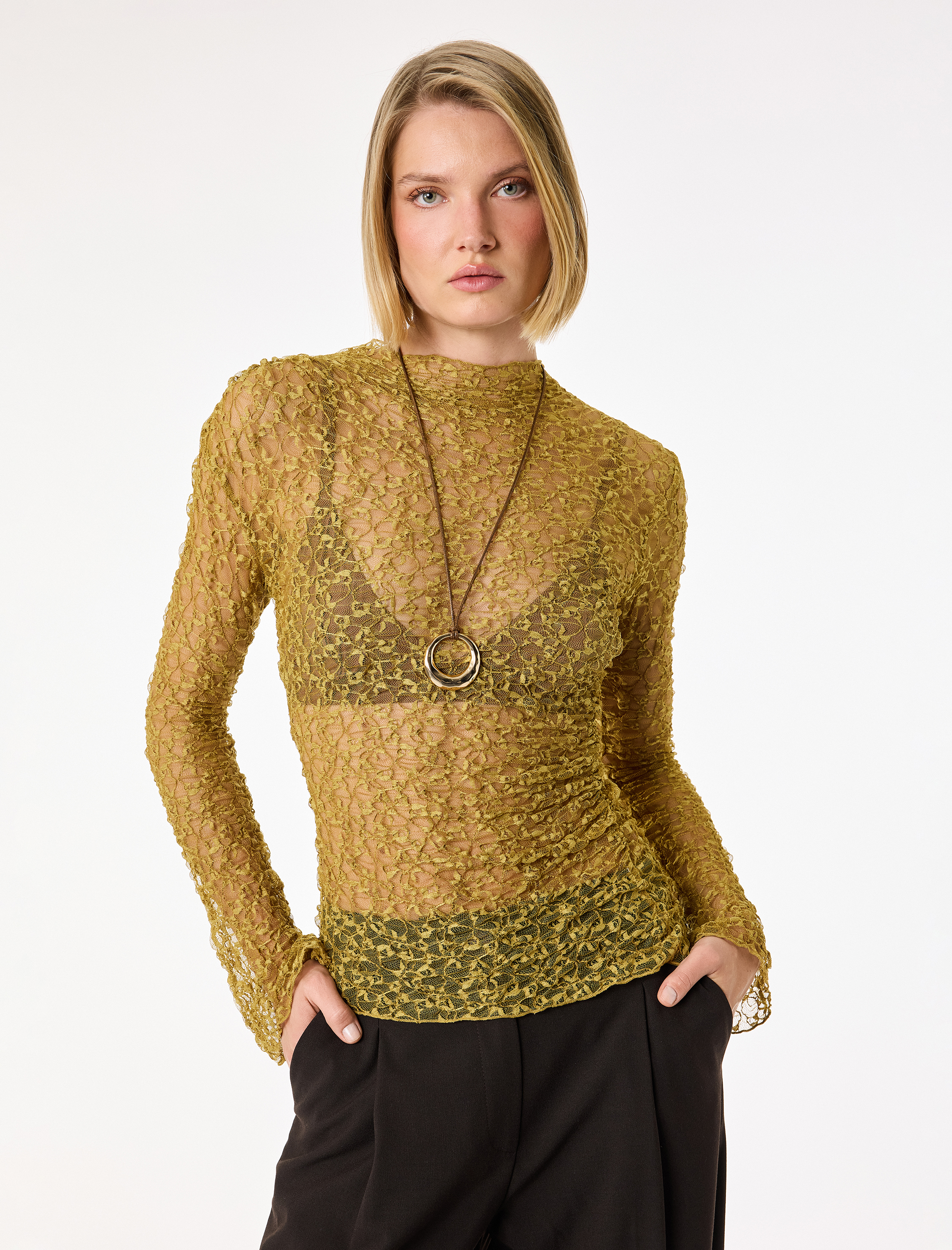   Uzun Kollu Yarı Transparan Dik Yaka Slim Fit Dantel Tişört