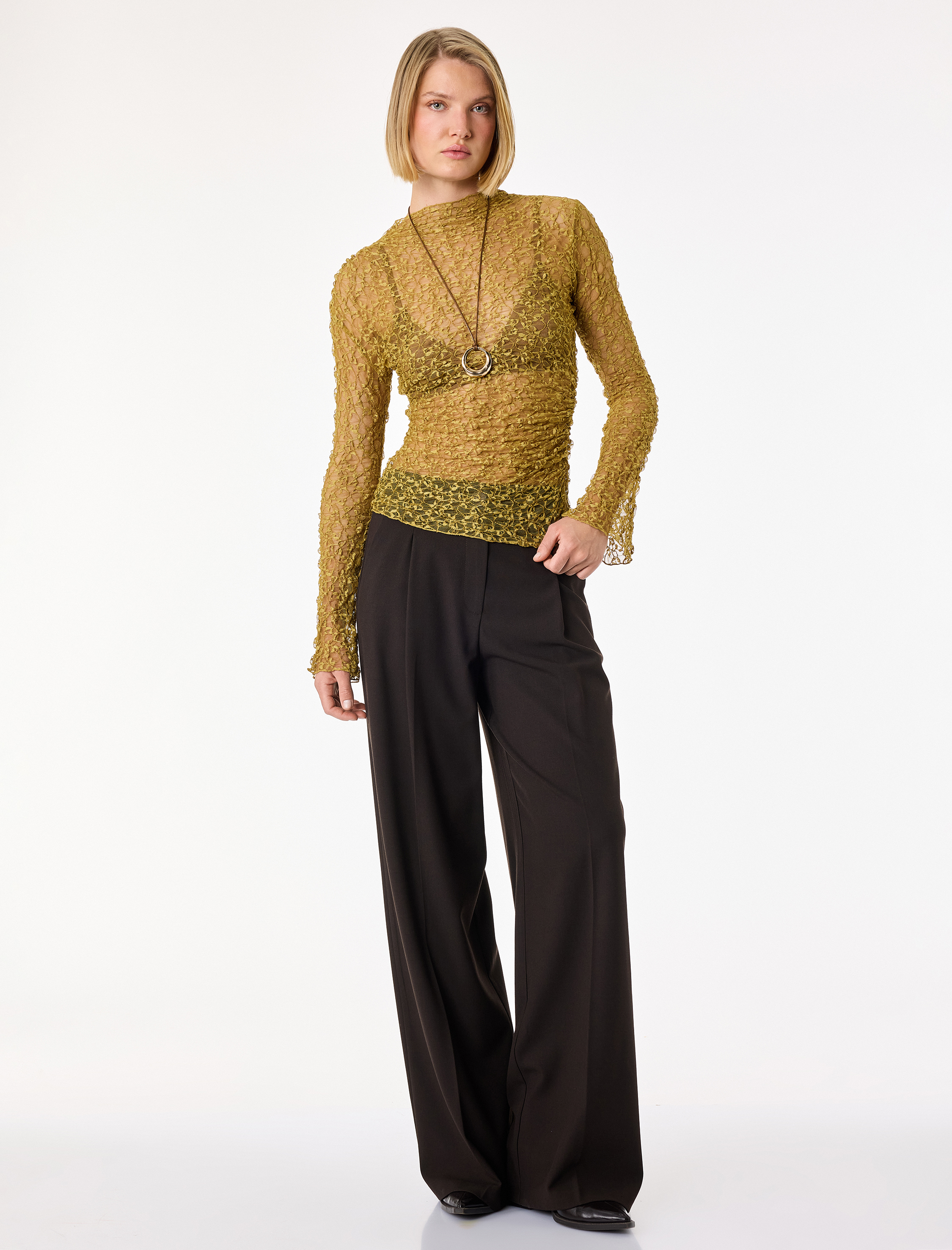   Uzun Kollu Yarı Transparan Dik Yaka Slim Fit Dantel Tişört