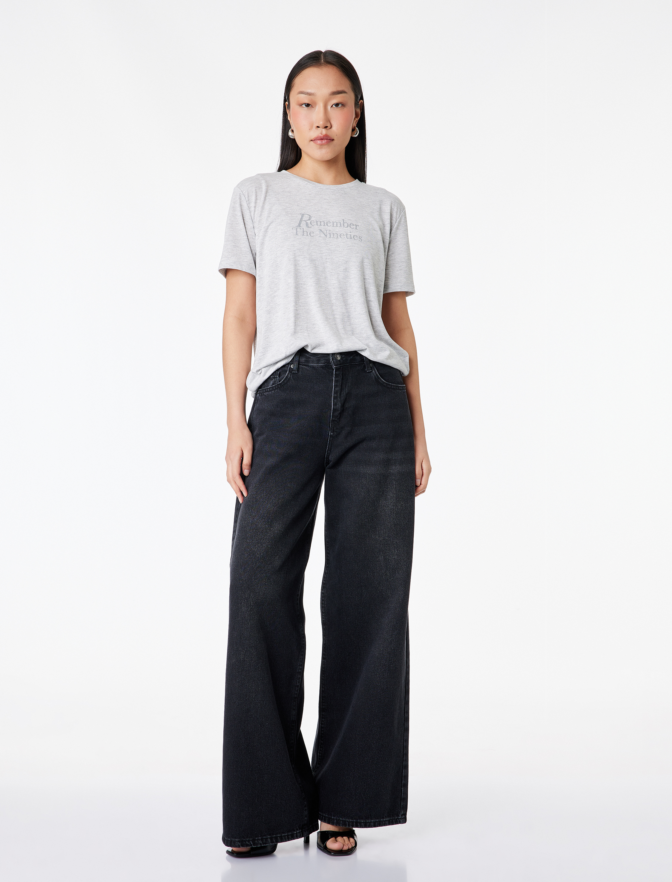   Regular Fit Kısa Kollu Bisiklet Yaka Simli Baskılı Tişört